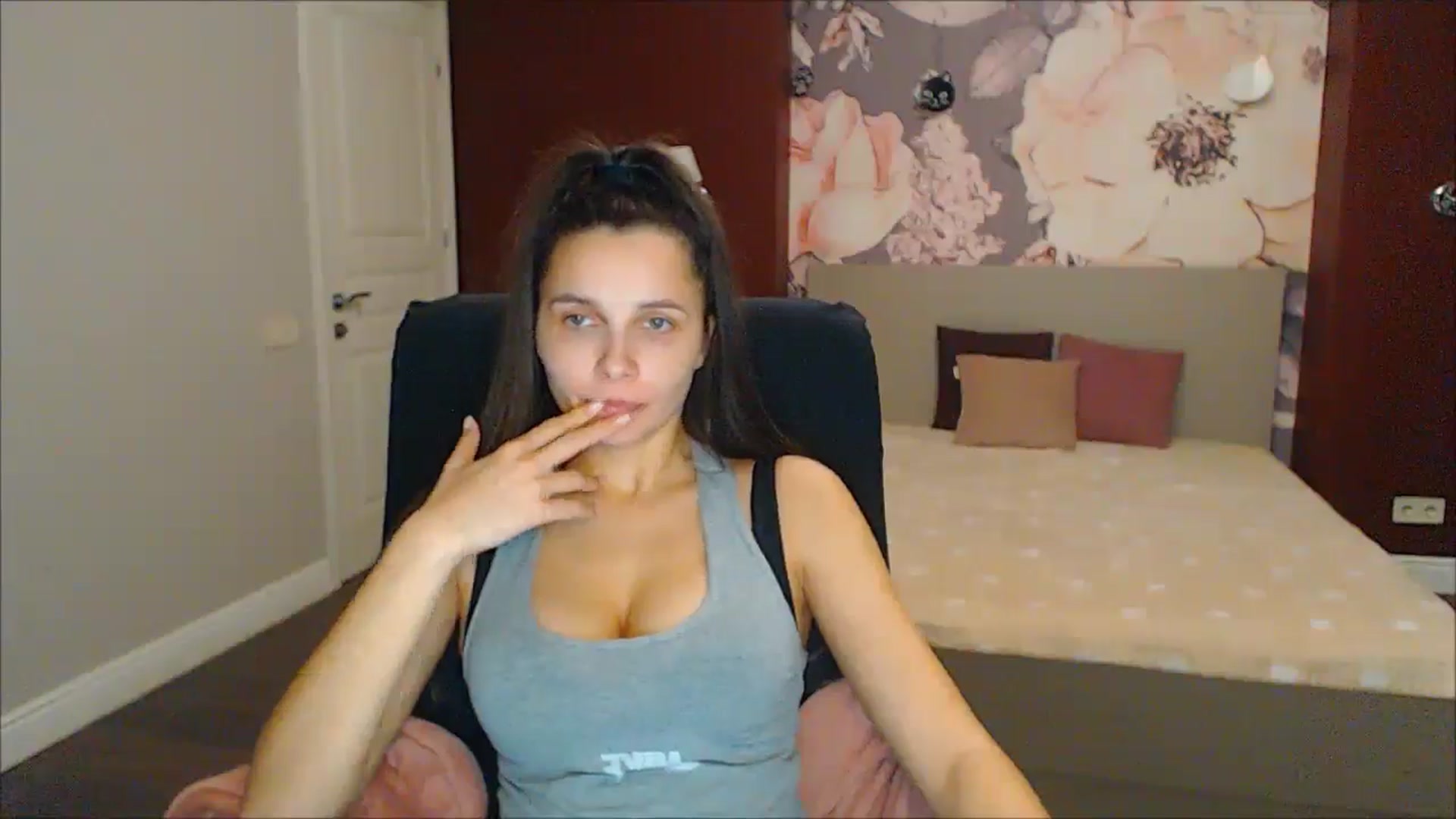 Gallery image thumbnail from Karina_Mils's myfreecams stream on, 01/11/2025, 17:56 image 18 of 20