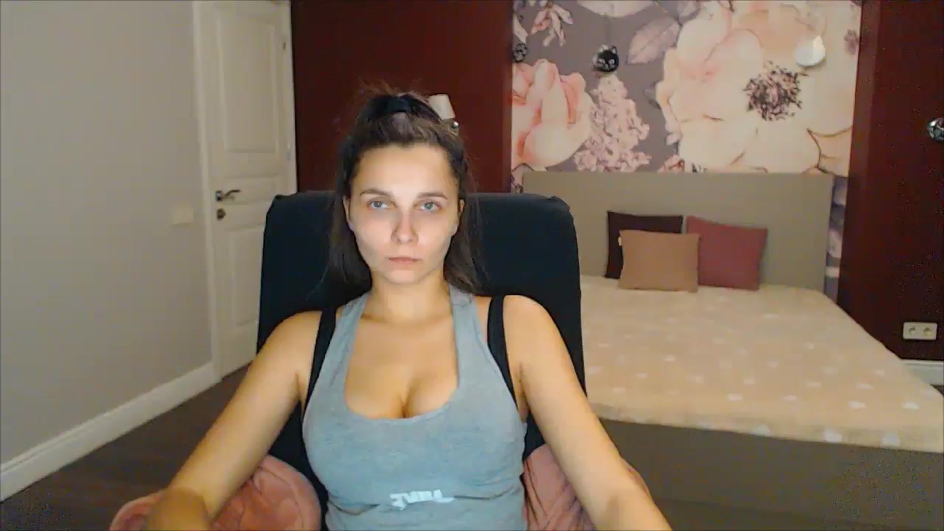 Gallery image thumbnail from Karina_Mils's myfreecams stream on, 01/11/2025, 17:56 image 11 of 20