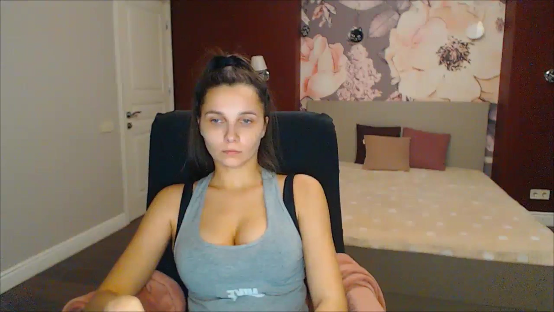 Gallery image thumbnail from Karina_Mils's myfreecams stream on, 01/11/2025, 17:56 image 14 of 20