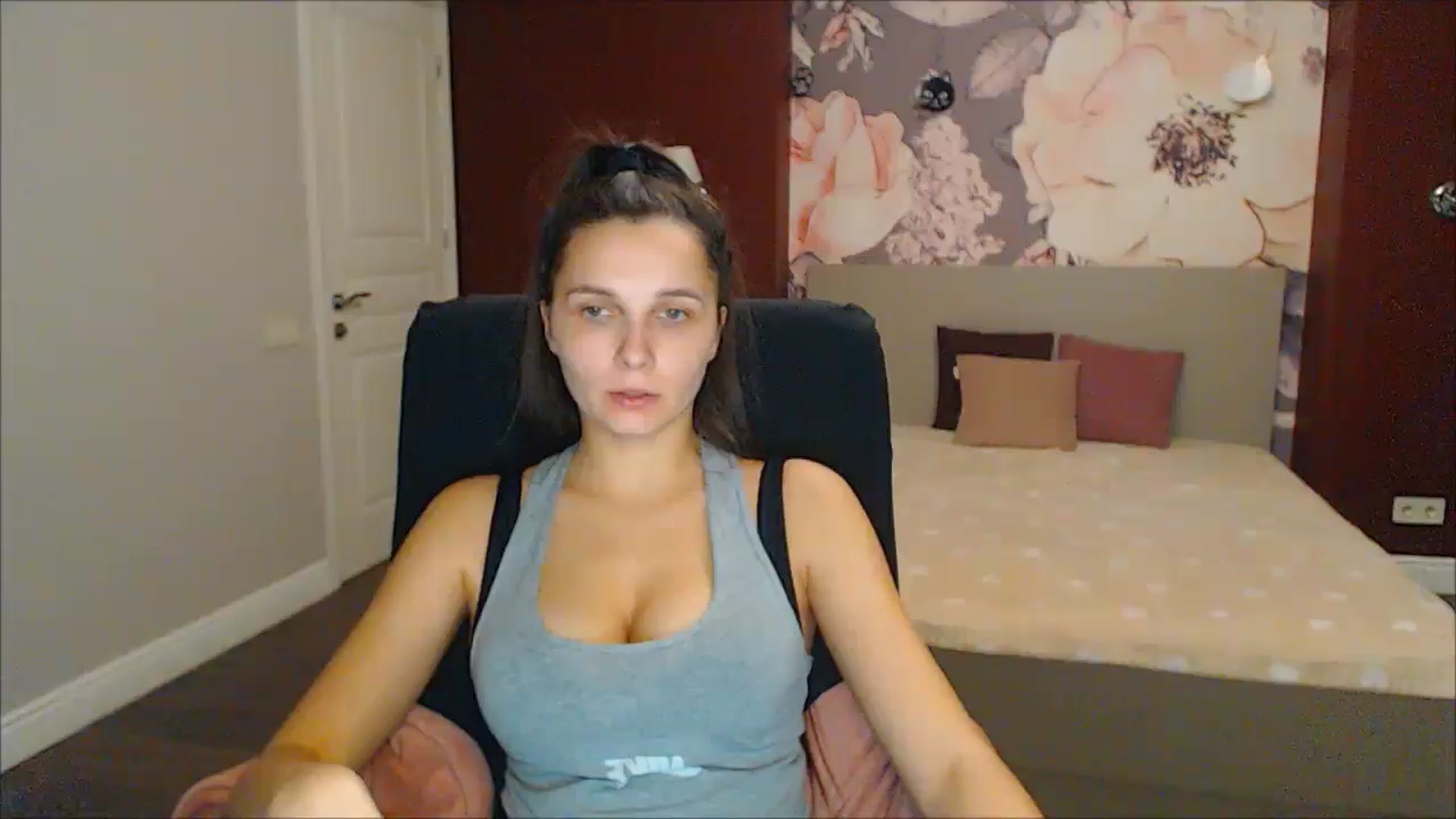 Gallery image thumbnail from Karina_Mils's myfreecams stream on, 01/11/2025, 17:56 image 7 of 20