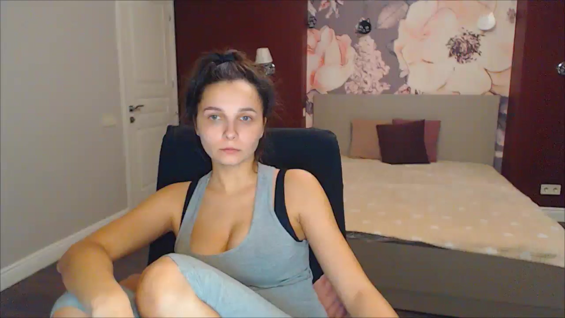 Gallery image thumbnail from Karina_Mils's myfreecams stream on, 01/12/2025, 16:44 image 12 of 20