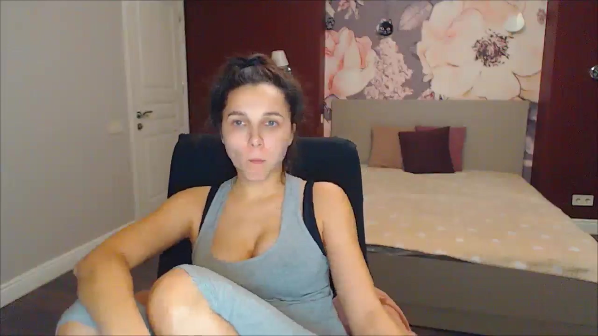 Gallery image thumbnail from Karina_Mils's myfreecams stream on, 01/12/2025, 16:44 image 9 of 20