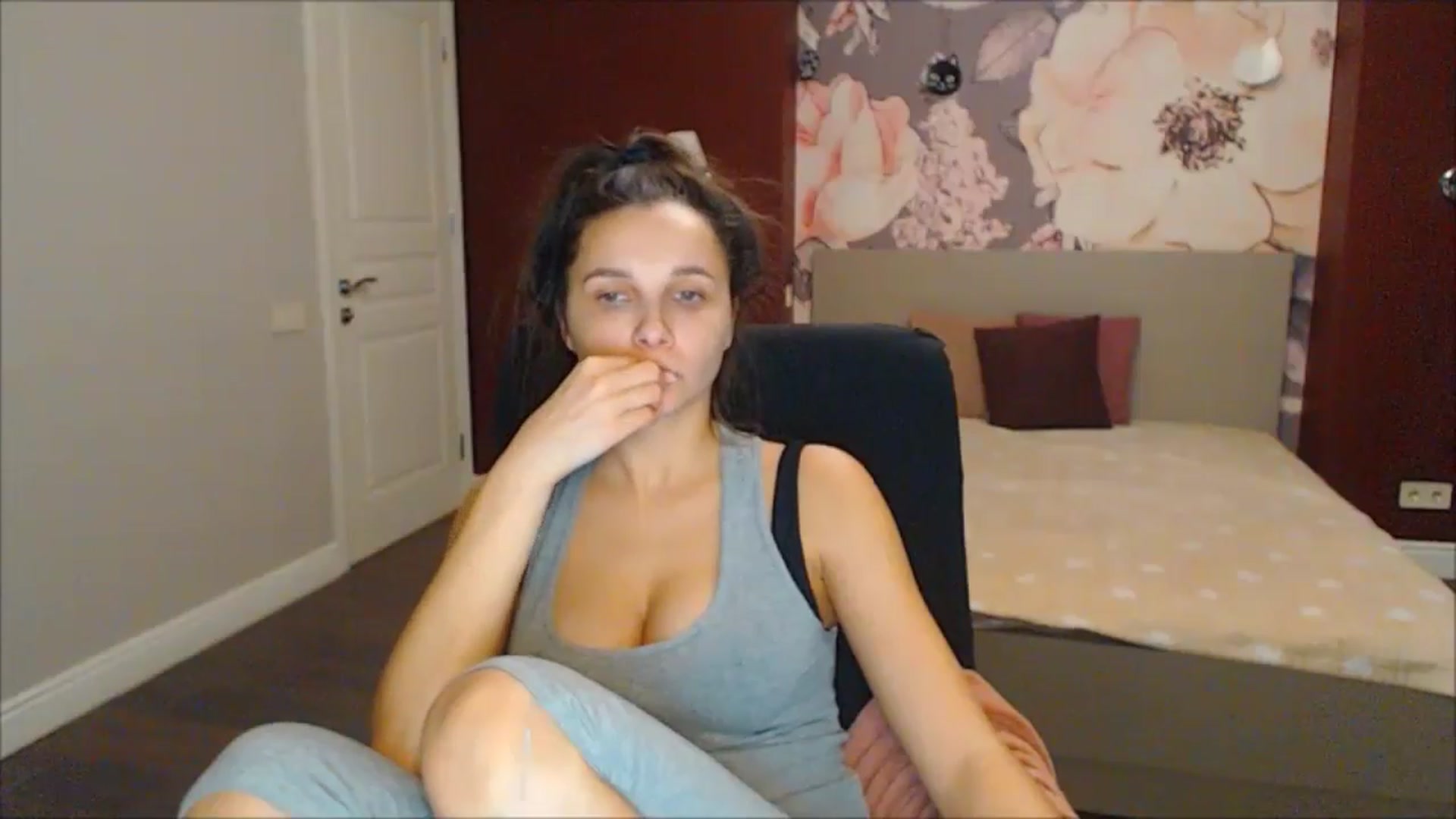 Gallery image thumbnail from Karina_Mils's myfreecams stream on, 01/12/2025, 18:04 image 11 of 20