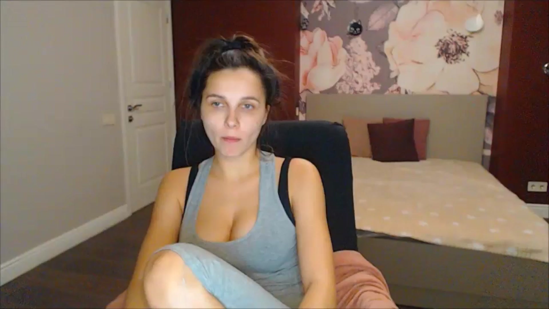 Gallery image thumbnail from Karina_Mils's myfreecams stream on, 01/12/2025, 18:04 image 1 of 20