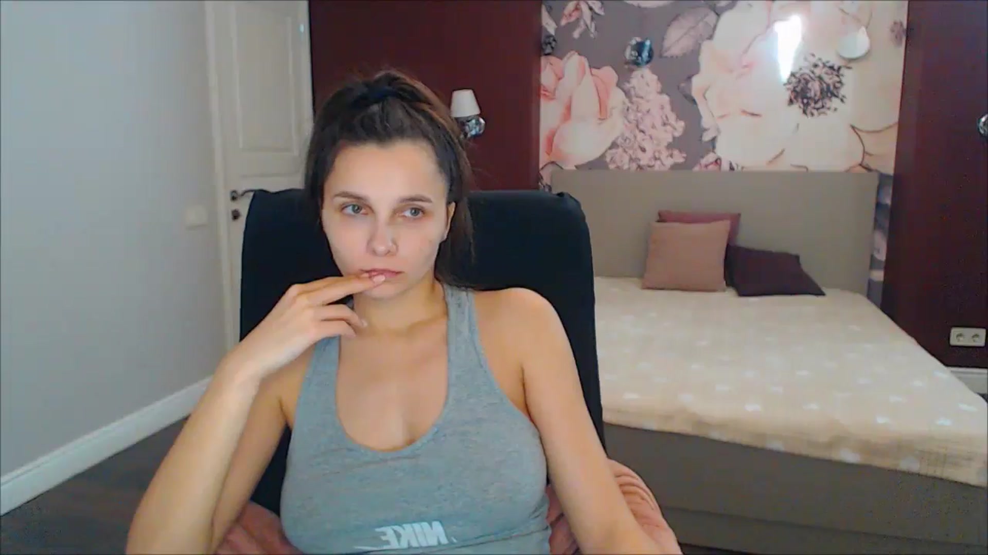 Gallery image thumbnail from Karina_Mils's myfreecams stream on, 01/13/2025, 12:03 image 15 of 20