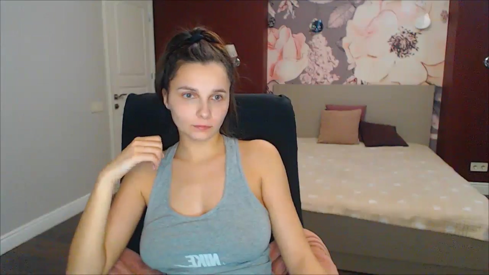 Gallery image thumbnail from Karina_Mils's myfreecams stream on, 01/13/2025, 12:03 image 10 of 20