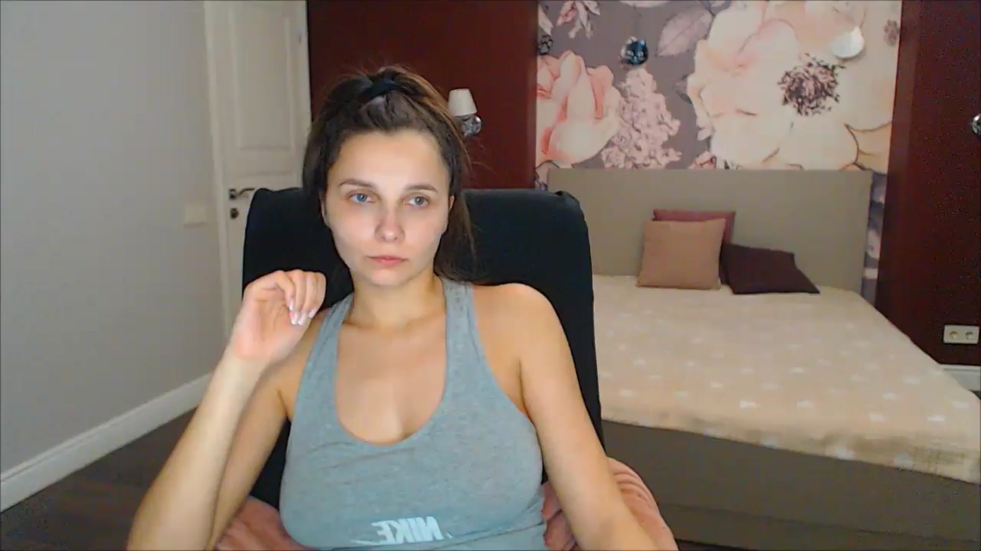 Gallery image thumbnail from Karina_Mils's myfreecams stream on, 01/13/2025, 12:03 image 11 of 20
