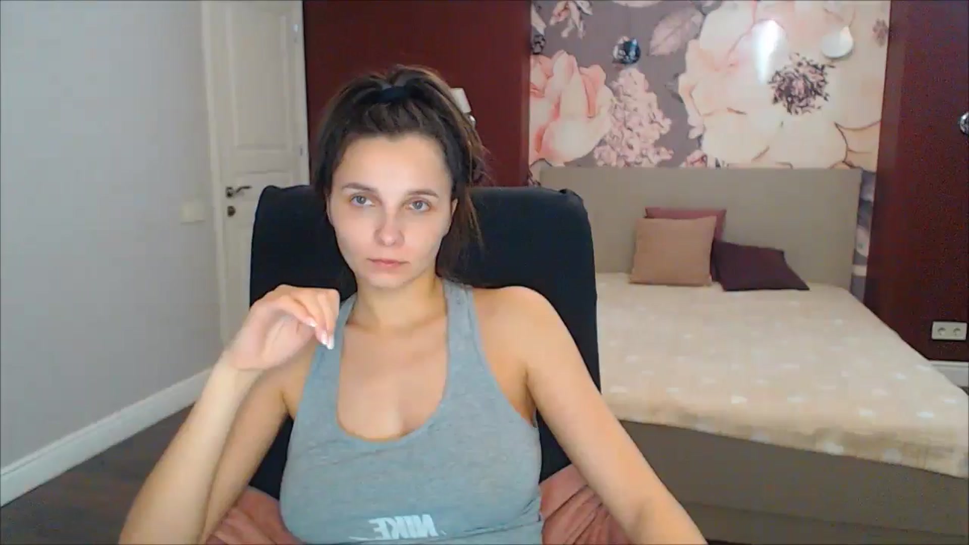 Gallery image thumbnail from Karina_Mils's myfreecams stream on, 01/13/2025, 12:03 image 16 of 20