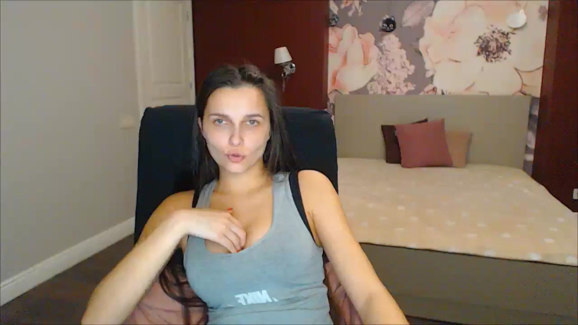 Gallery image thumbnail from Karina_Mils's myfreecams stream on, 01/25/2025, 14:42 image 15 of 20