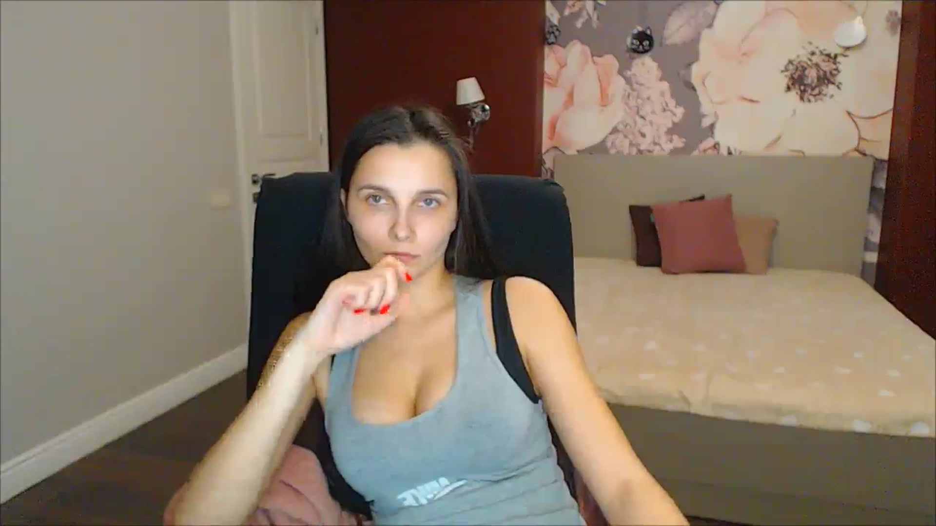 Gallery image thumbnail from Karina_Mils's myfreecams stream on, 01/25/2025, 17:09 image 13 of 20