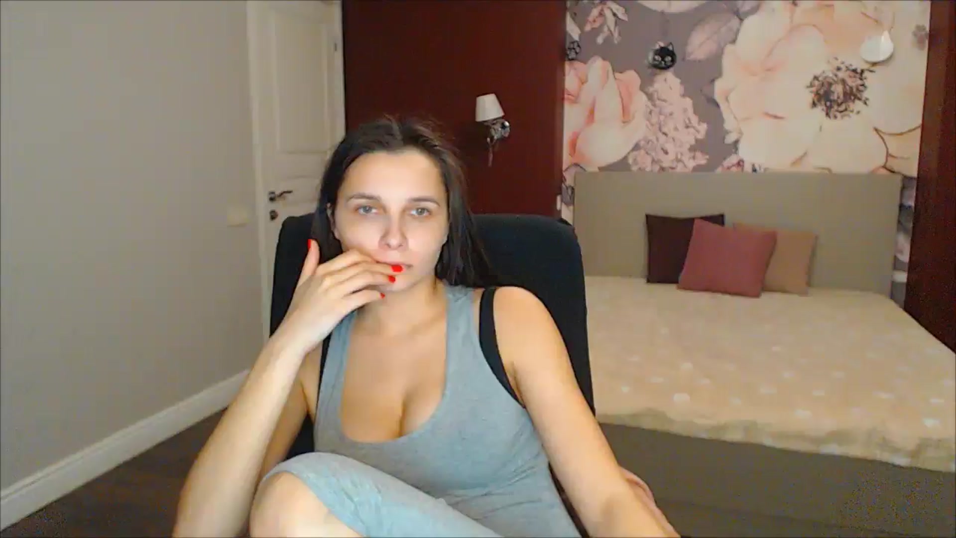 Gallery image thumbnail from Karina_Mils's myfreecams stream on, 01/26/2025, 19:21 image 6 of 20
