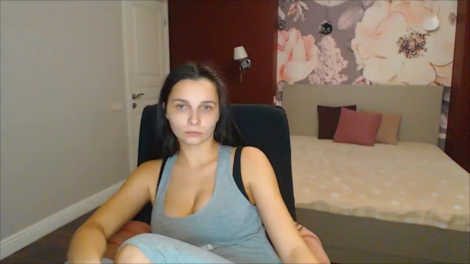 Gallery image thumbnail from Karina_Mils's myfreecams stream on, 01/26/2025, 19:21 image 13 of 20