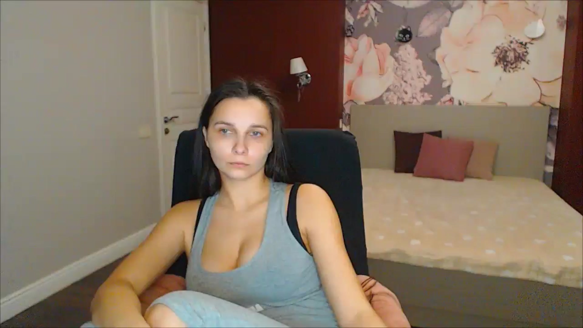 Gallery image thumbnail from Karina_Mils's myfreecams stream on, 01/26/2025, 19:21 image 15 of 20