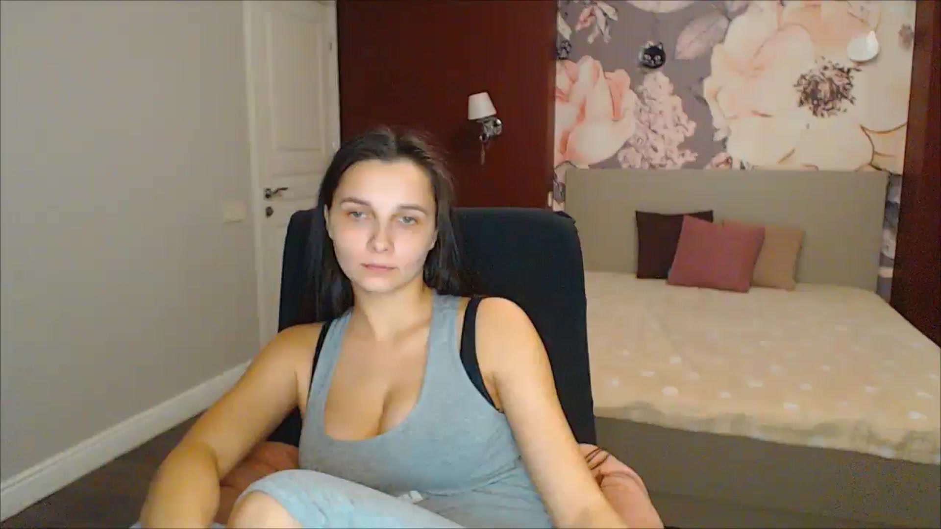 Gallery image thumbnail from Karina_Mils's myfreecams stream on, 01/26/2025, 19:21 image 17 of 20