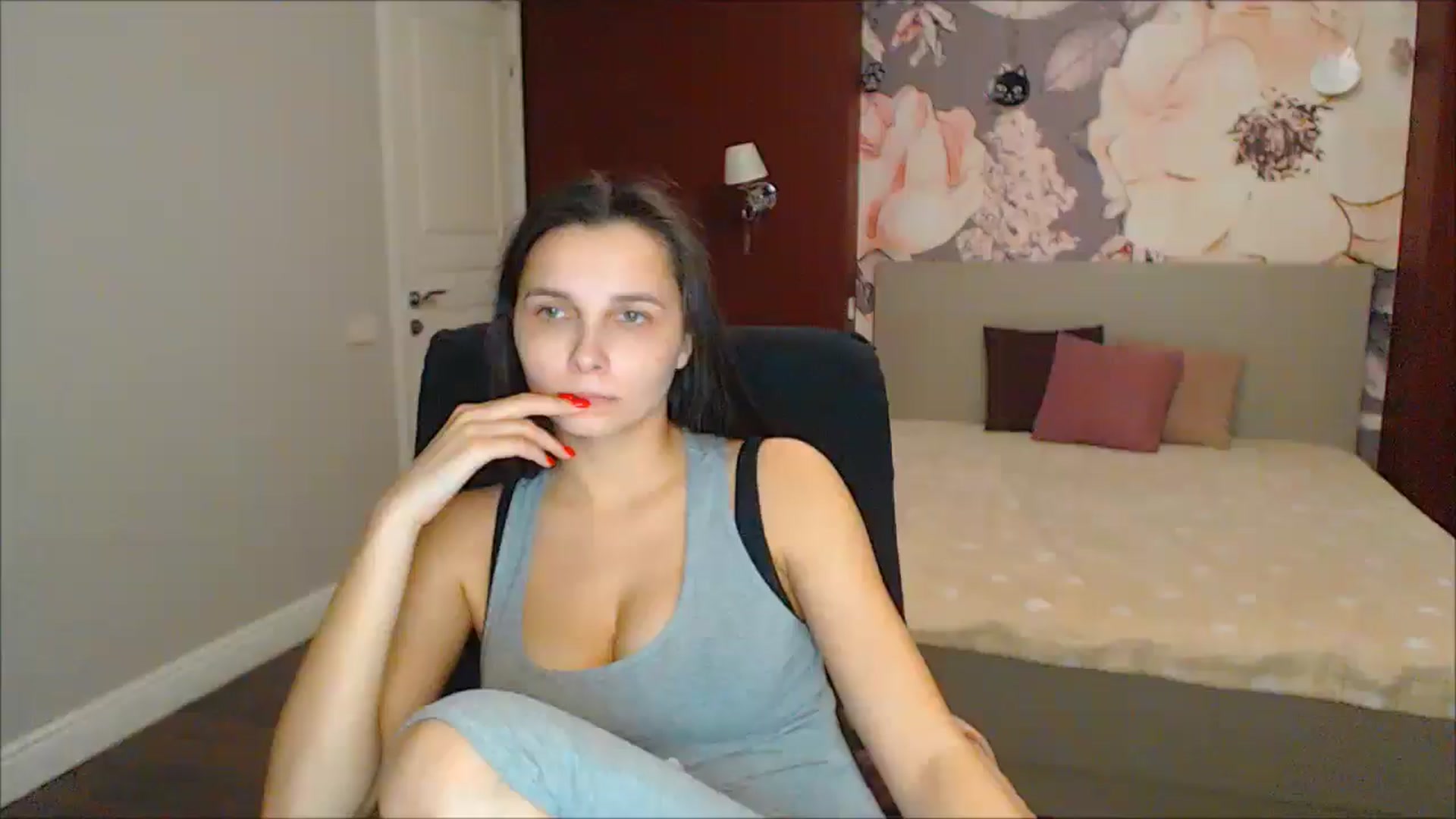 Gallery image thumbnail from Karina_Mils's myfreecams stream on, 01/26/2025, 19:21 image 5 of 20
