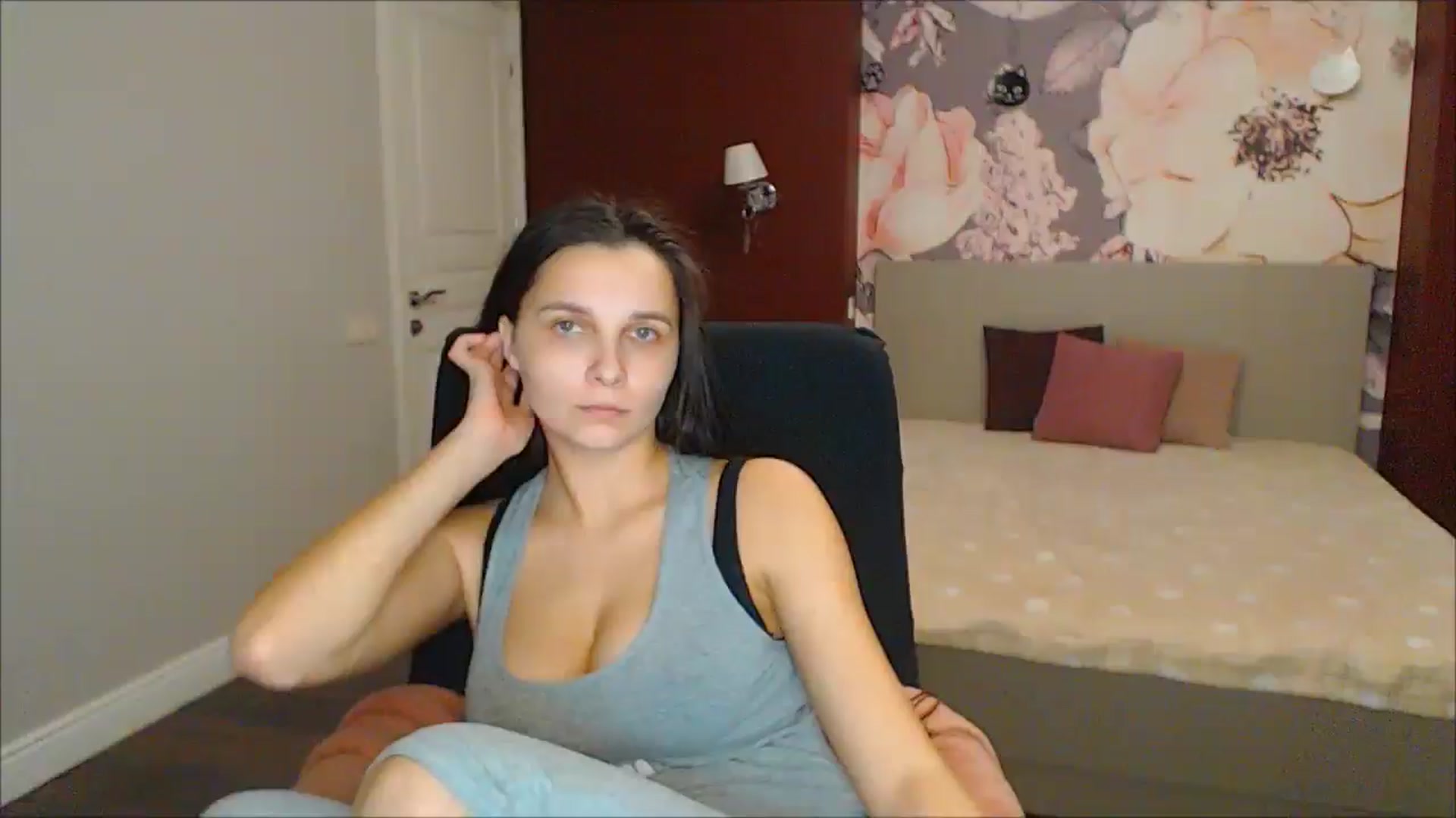 Gallery image thumbnail from Karina_Mils's myfreecams stream on, 01/26/2025, 19:21 image 14 of 20