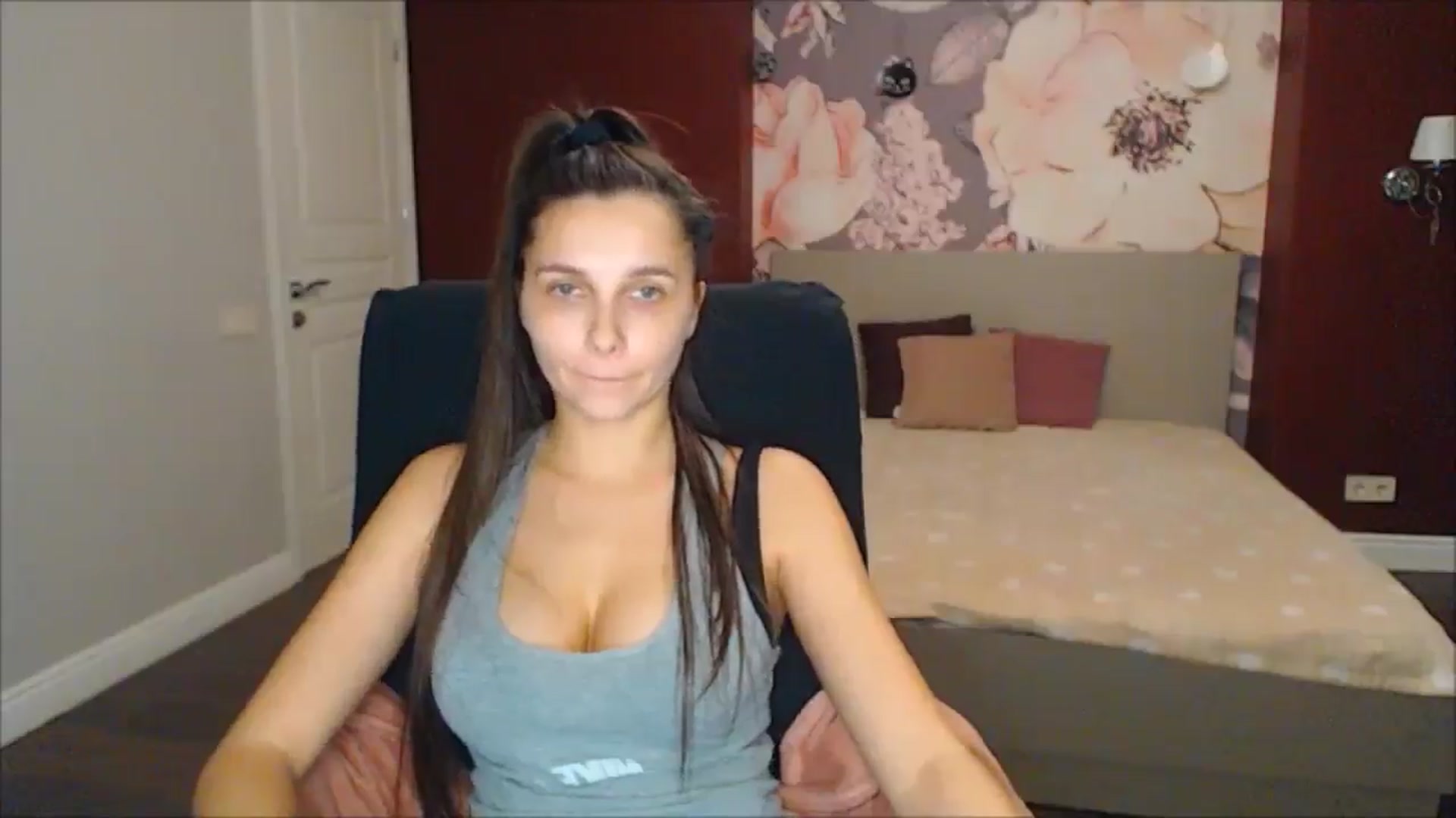 Gallery image thumbnail from Karina_Mils's myfreecams stream on, 02/01/2025, 16:21 image 15 of 20