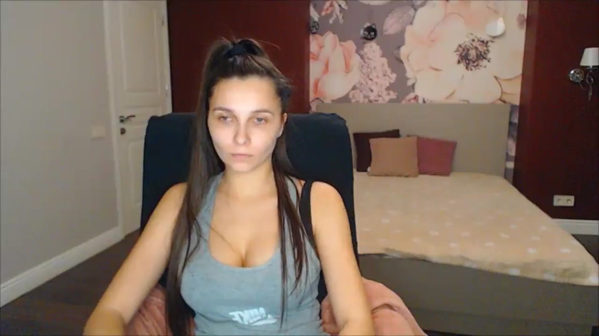 Gallery image thumbnail from Karina_Mils's myfreecams stream on, 02/01/2025, 16:21 image 12 of 20
