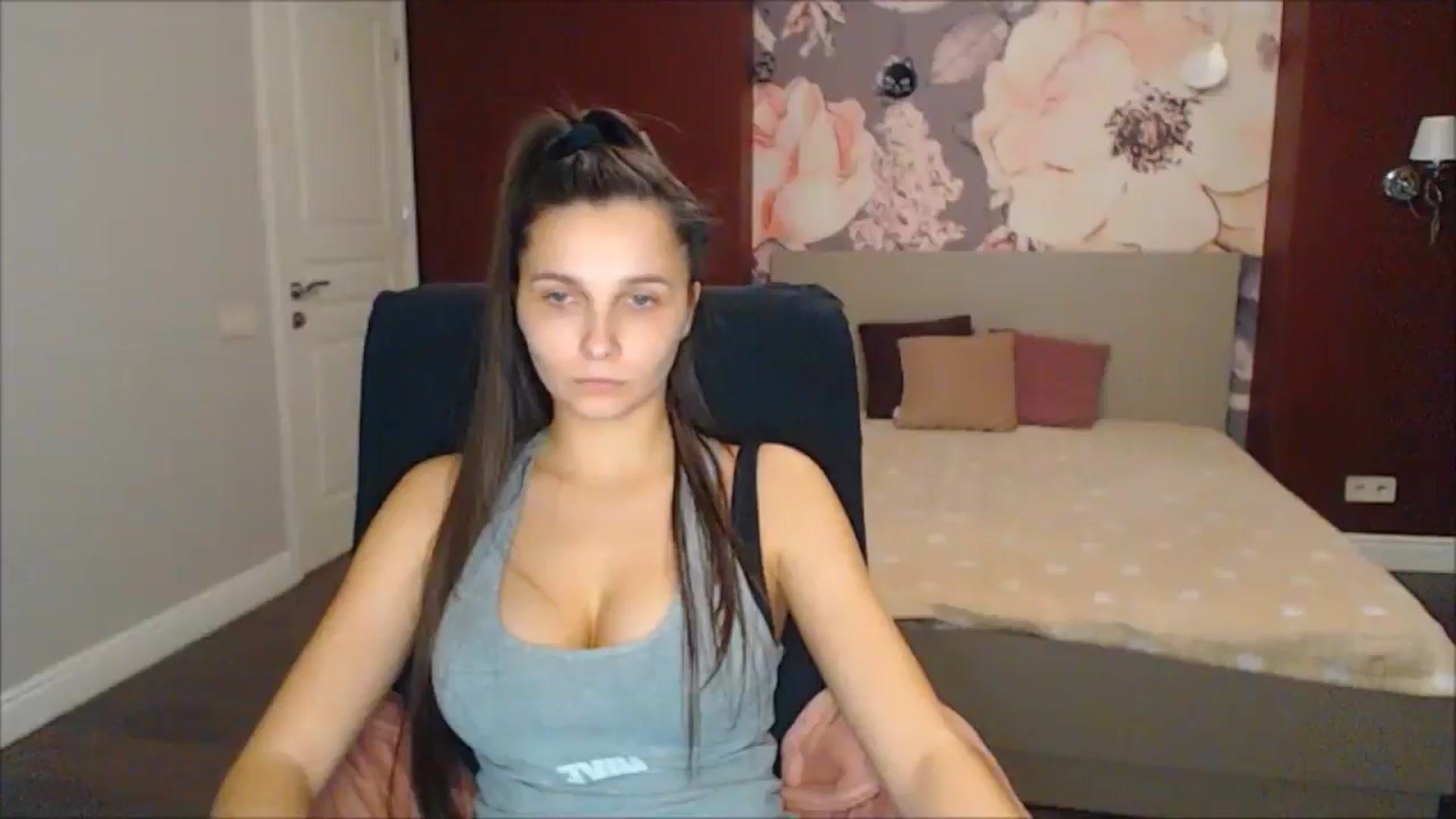 Gallery image thumbnail from Karina_Mils's myfreecams stream on, 02/01/2025, 16:21 image 18 of 20