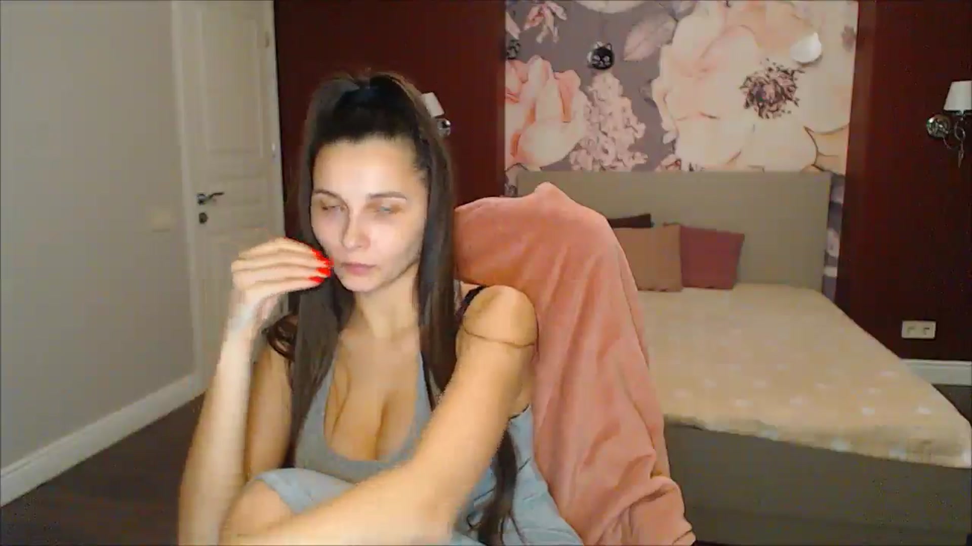 Gallery image thumbnail from Karina_Mils's myfreecams stream on, 02/01/2025, 17:06 image 4 of 20