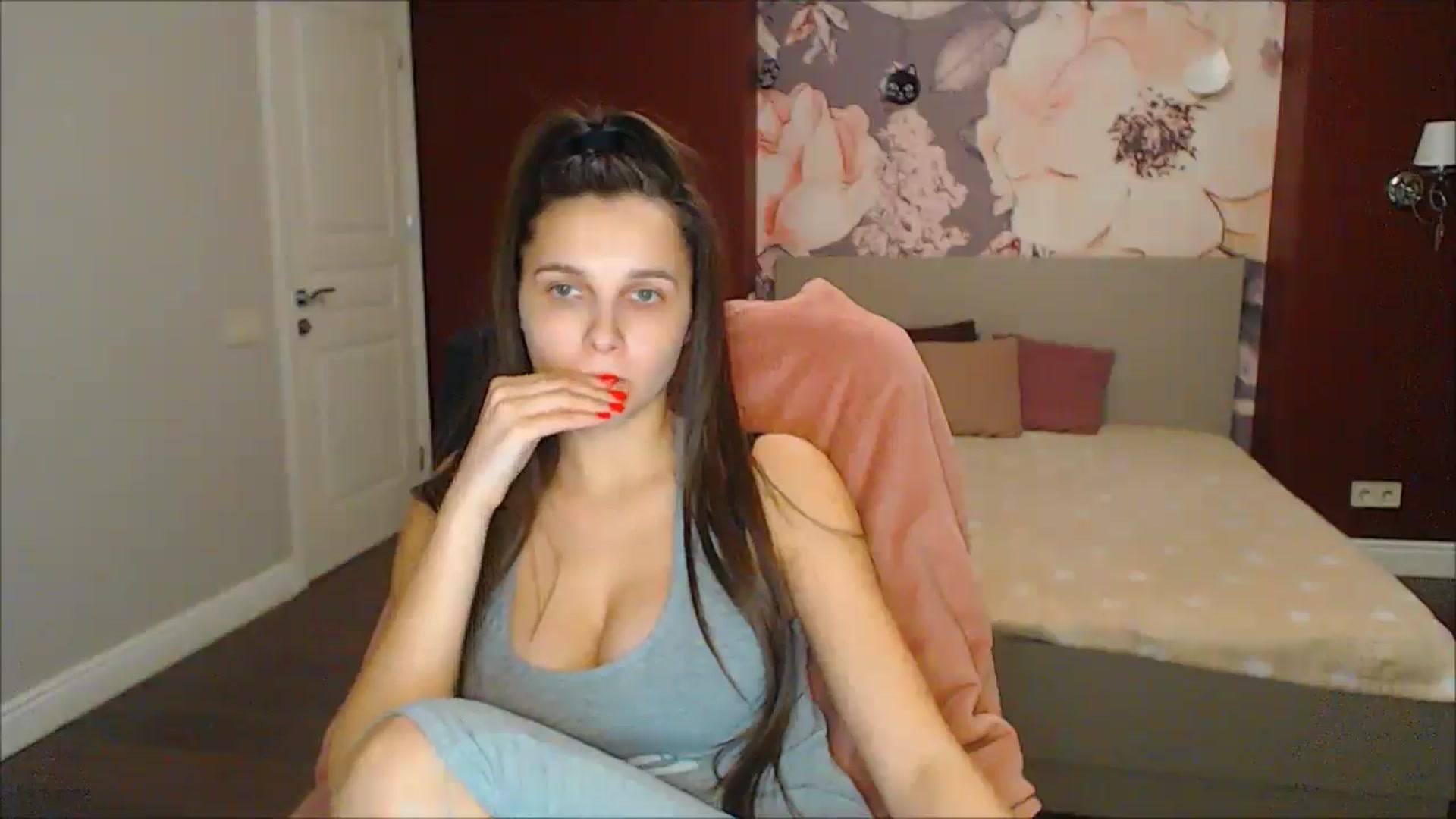 Gallery image thumbnail from Karina_Mils's myfreecams stream on, 02/01/2025, 17:06 image 2 of 20
