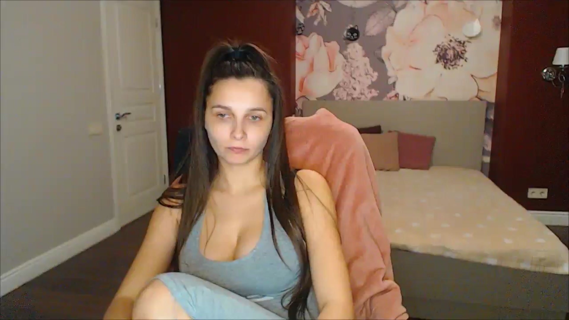 Gallery image thumbnail from Karina_Mils's myfreecams stream on, 02/01/2025, 17:06 image 8 of 20