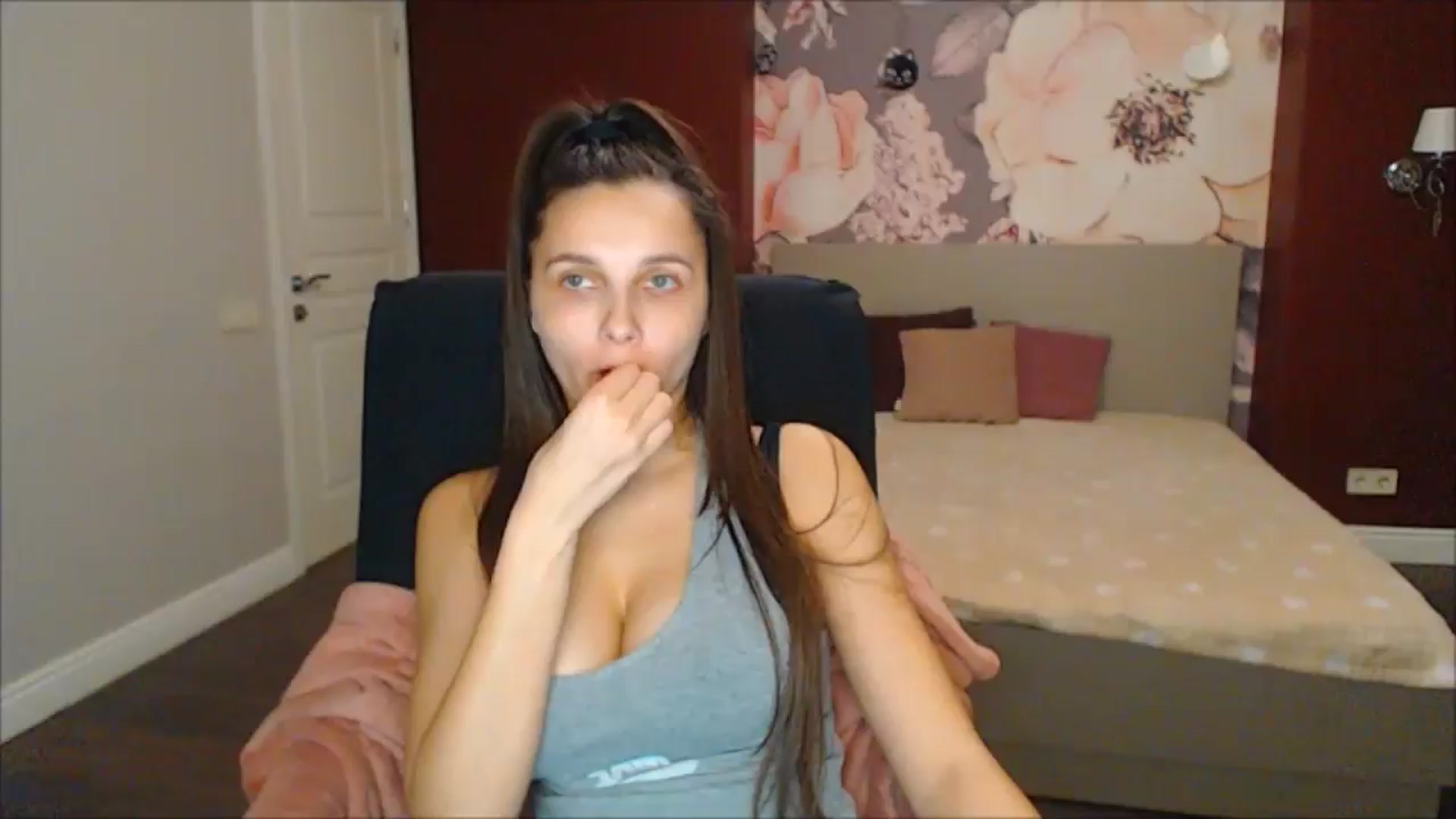 Gallery image thumbnail from Karina_Mils's myfreecams stream on, 02/01/2025, 17:33 image 18 of 20