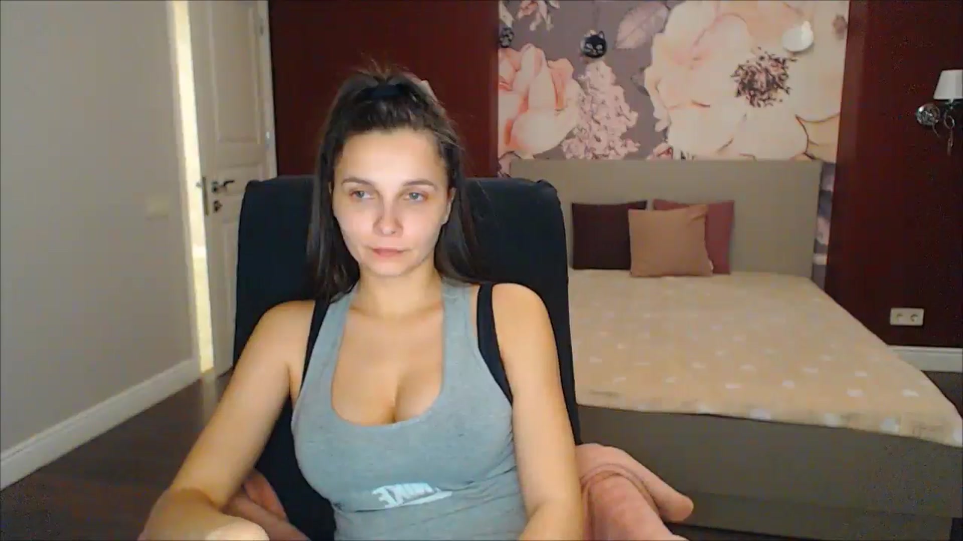 Gallery image thumbnail from Karina_Mils's myfreecams stream on, 02/02/2025, 14:57 image 6 of 20