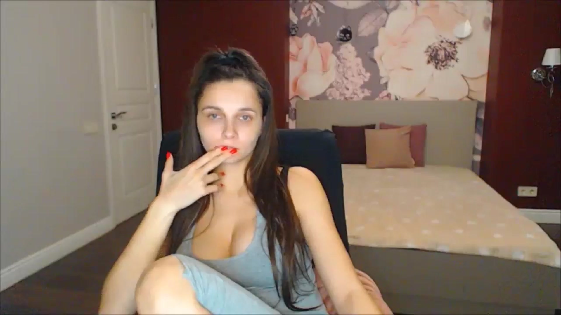 Gallery image thumbnail from Karina_Mils's myfreecams stream on, 02/02/2025, 15:44 image 13 of 20