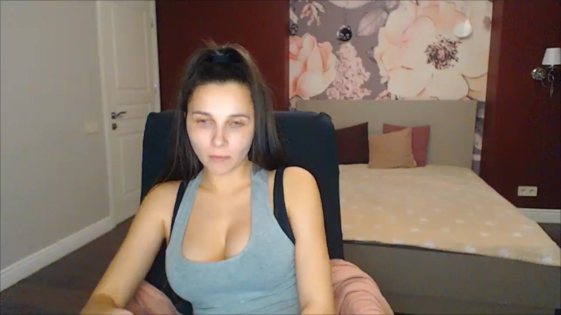 Gallery image thumbnail from Karina_Mils's myfreecams stream on, 02/02/2025, 17:40 image 17 of 20