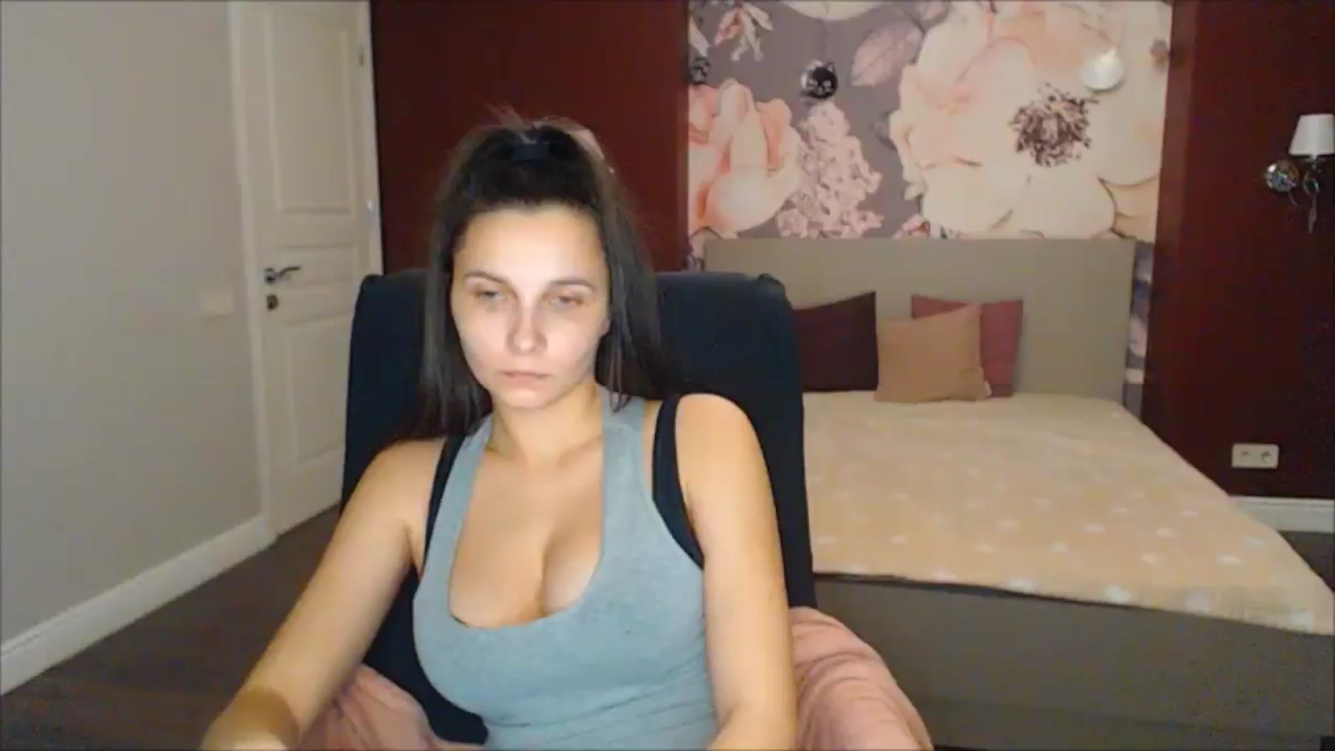Gallery image thumbnail from Karina_Mils's myfreecams stream on, 02/02/2025, 17:40 image 14 of 20