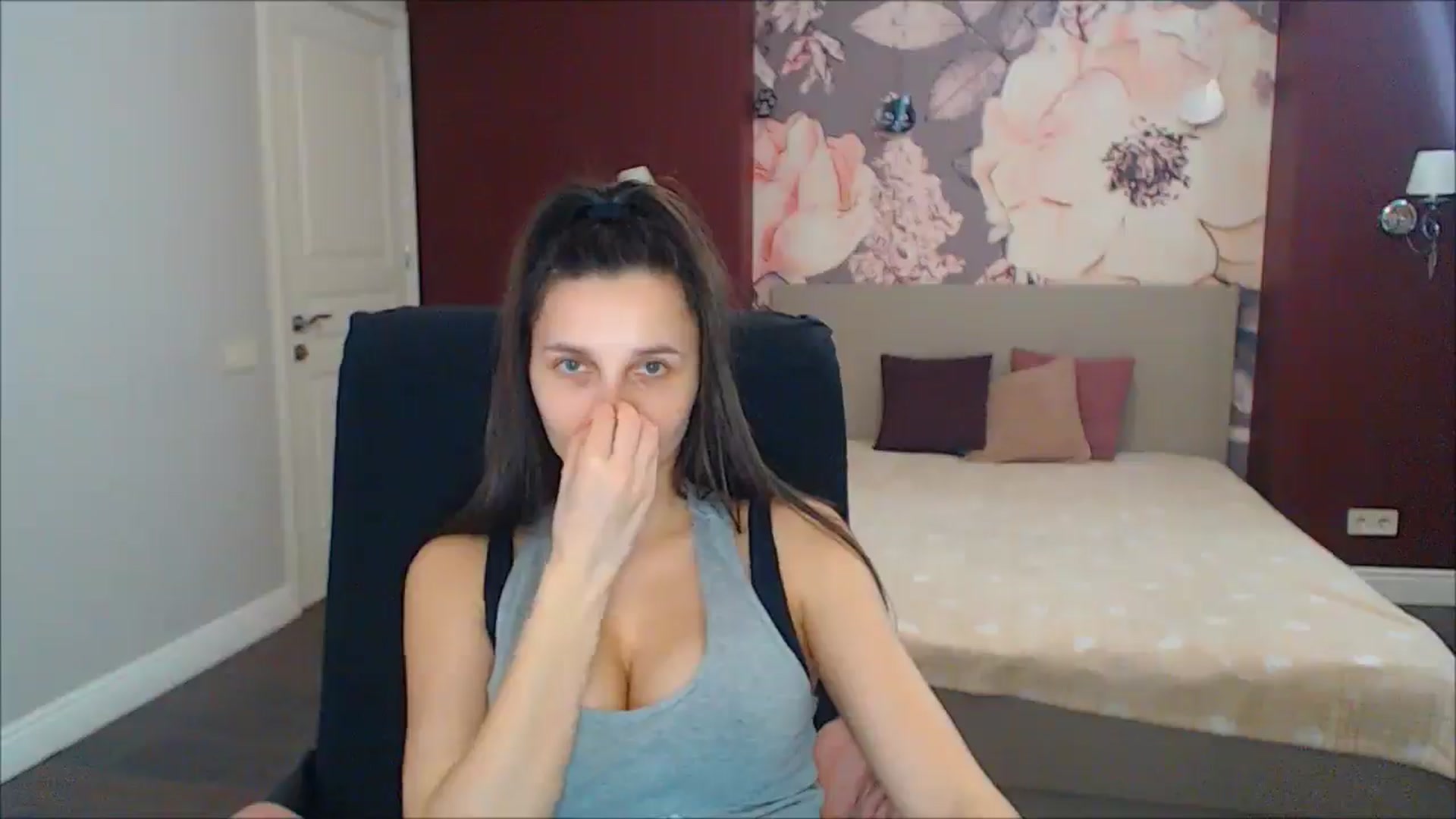 Gallery image thumbnail from Karina_Mils's myfreecams stream on, 02/03/2025, 12:56 image 14 of 20