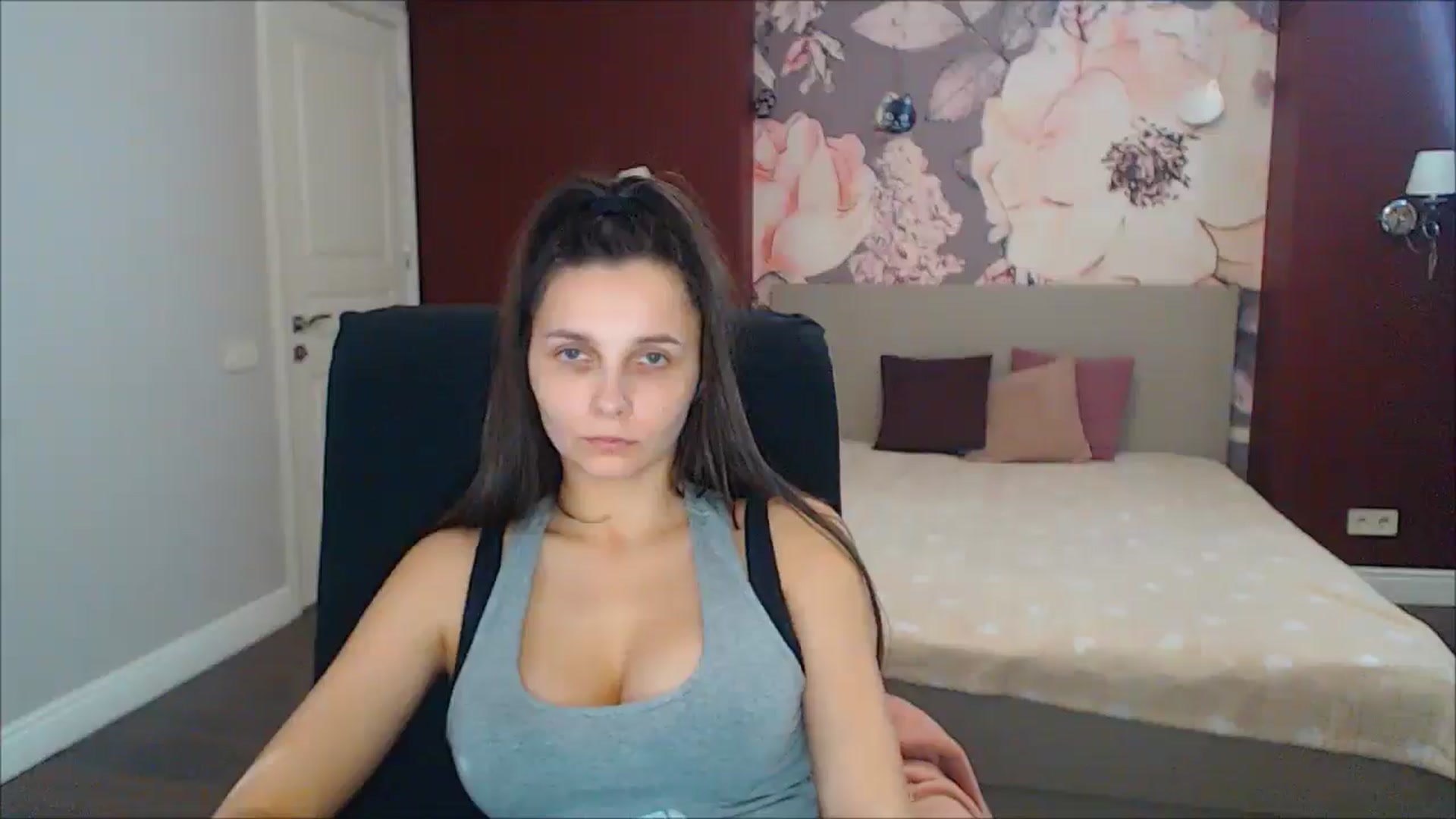 Gallery image thumbnail from Karina_Mils's myfreecams stream on, 02/03/2025, 12:56 image 10 of 20