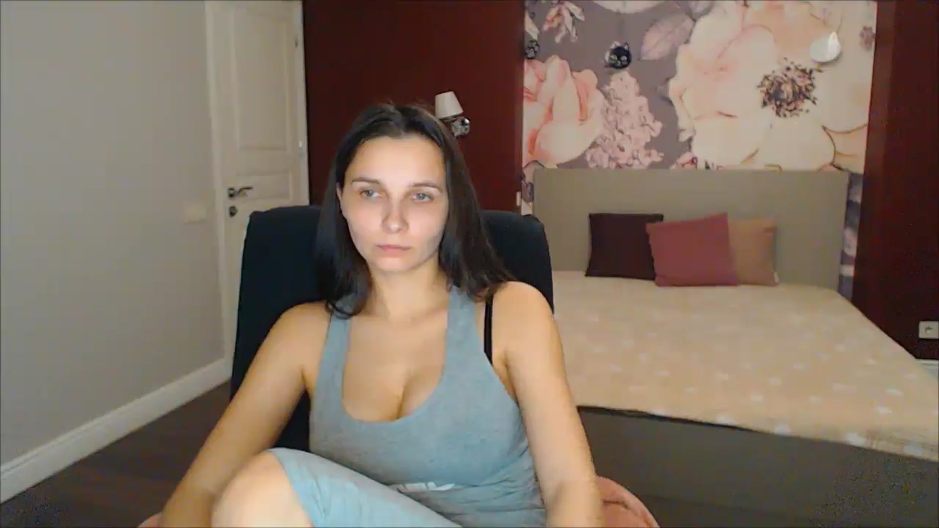 Gallery image thumbnail from Karina_Mils's myfreecams stream on, 02/08/2025, 15:16 image 10 of 20