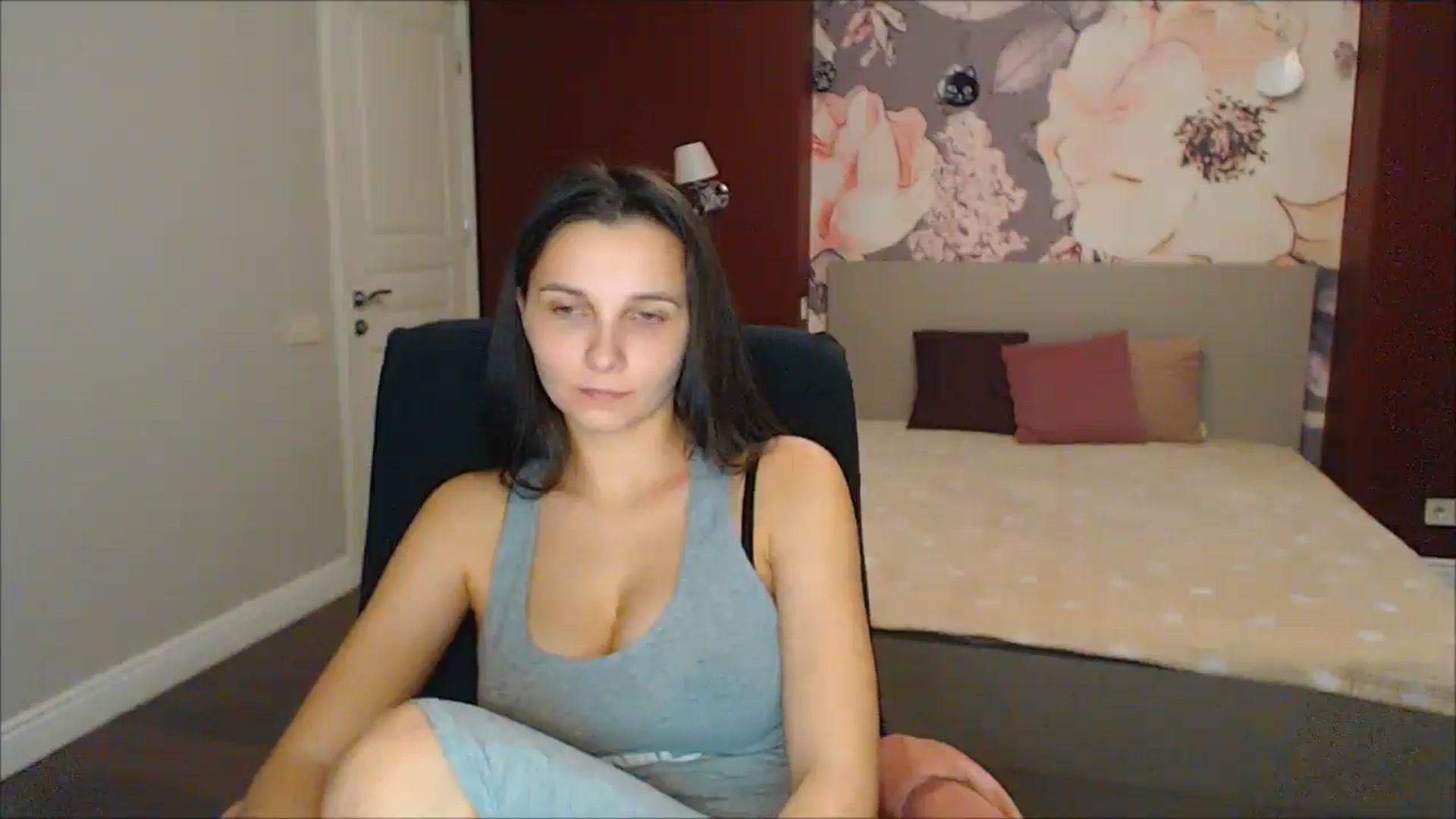 Gallery image thumbnail from Karina_Mils's myfreecams stream on, 02/08/2025, 15:16 image 12 of 20