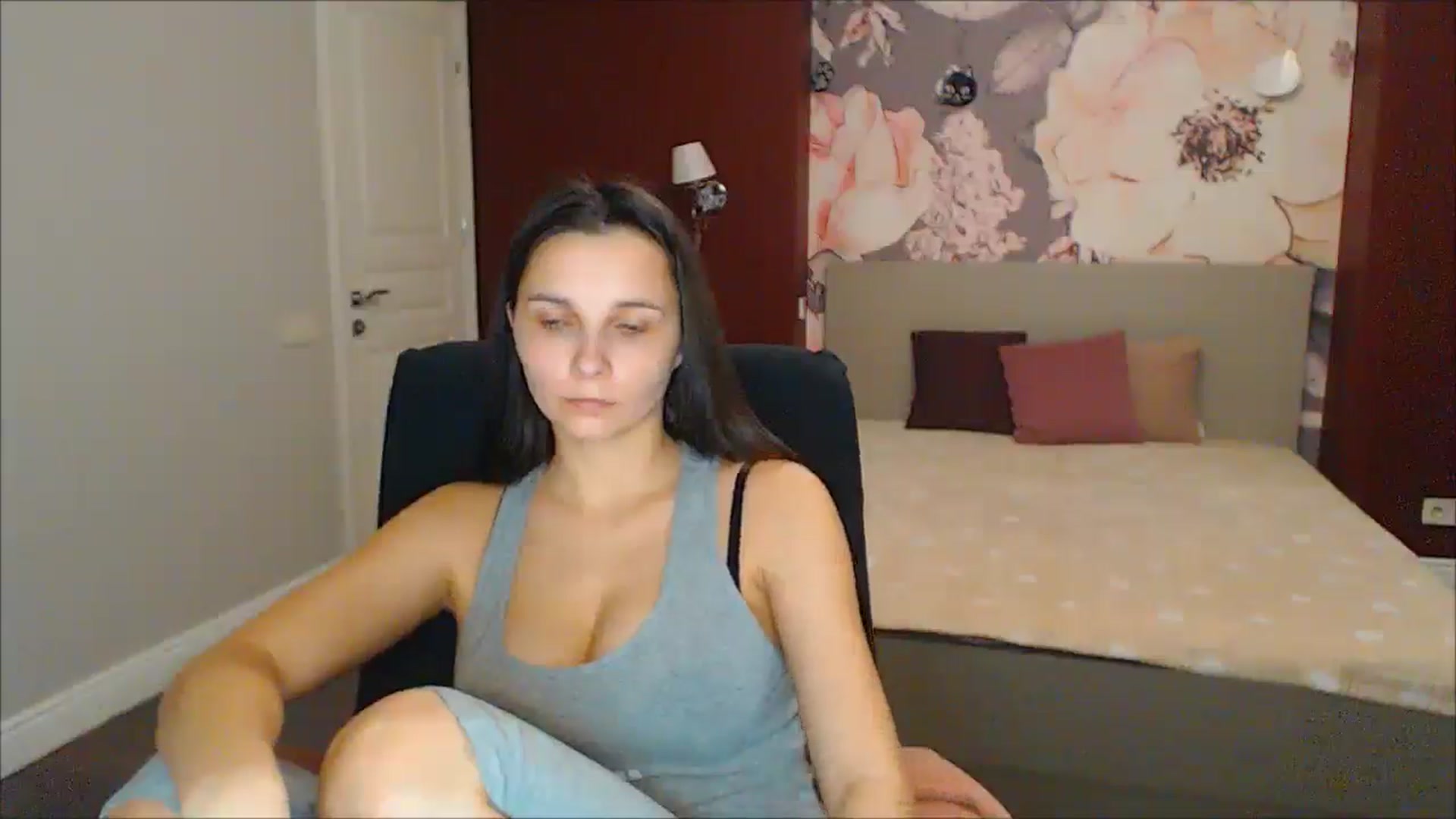 Gallery image thumbnail from Karina_Mils's myfreecams stream on, 02/08/2025, 15:16 image 7 of 20