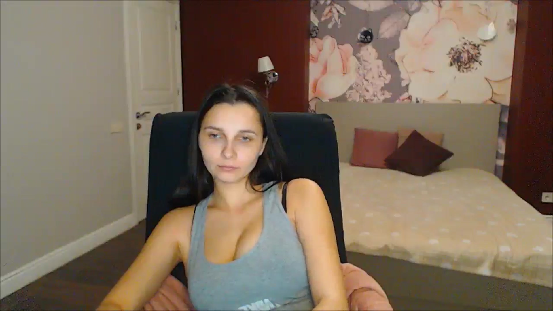 Gallery image thumbnail from Karina_Mils's myfreecams stream on, 02/09/2025, 18:08 image 14 of 20
