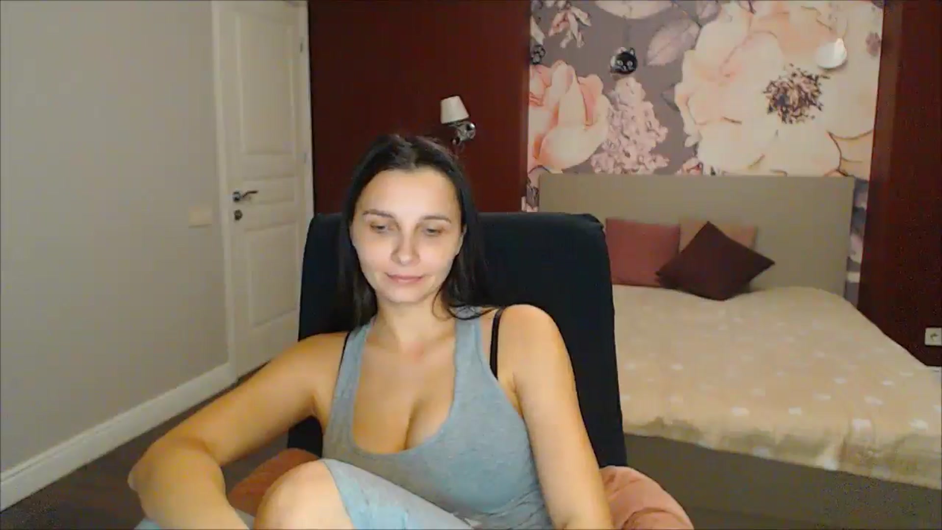 Gallery image thumbnail from Karina_Mils's myfreecams stream on, 02/09/2025, 18:08 image 10 of 20