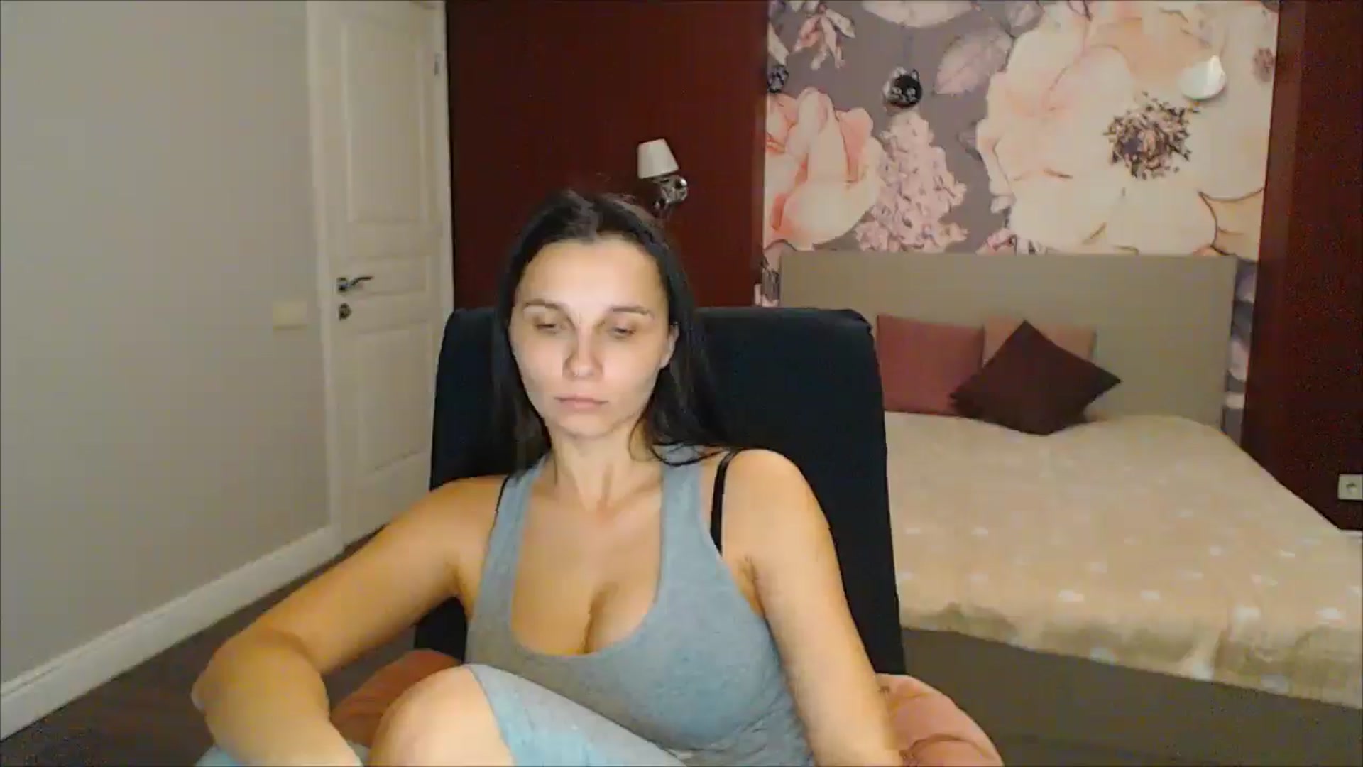 Gallery image thumbnail from Karina_Mils's myfreecams stream on, 02/09/2025, 18:08 image 9 of 20