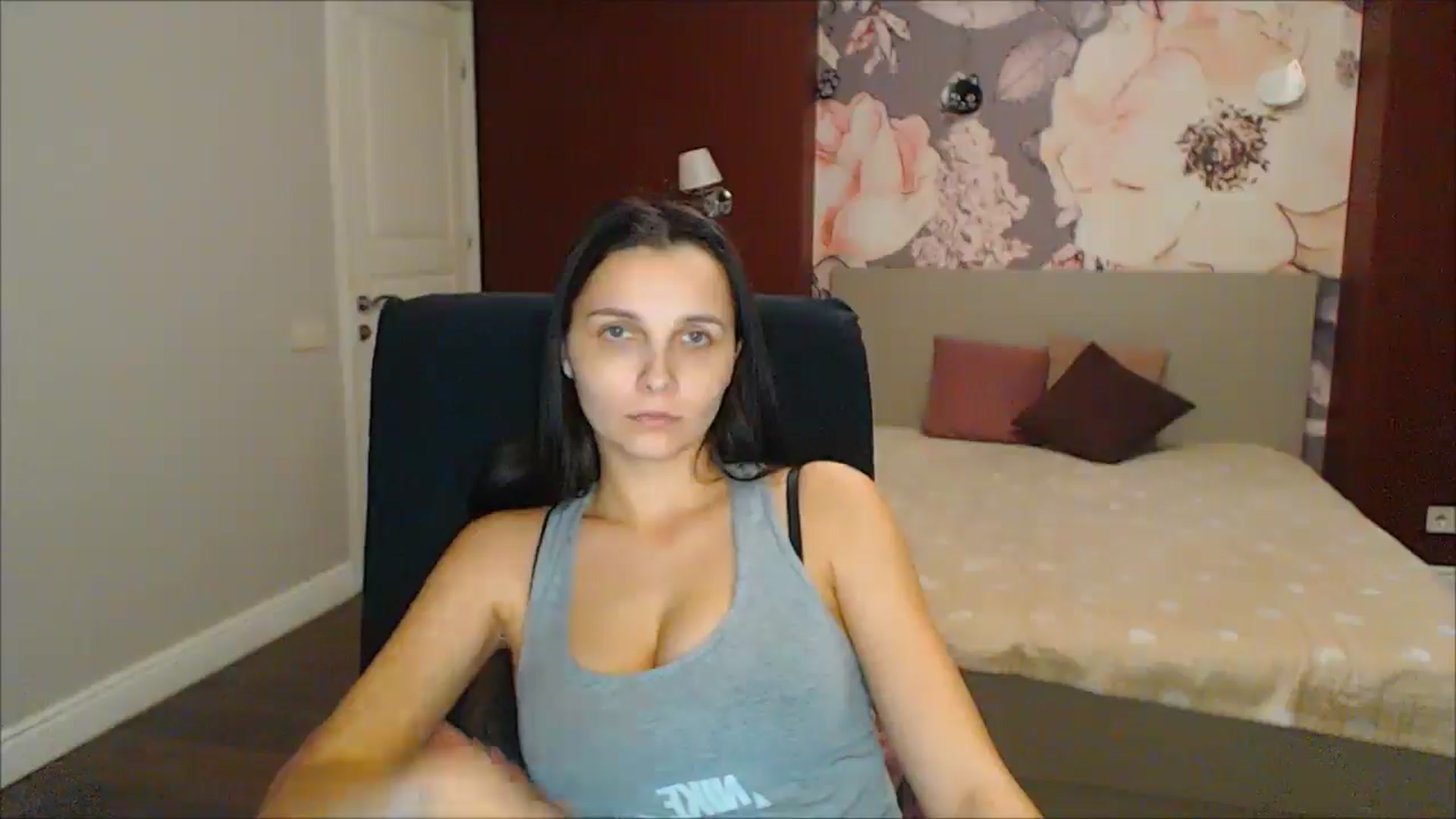 Gallery image thumbnail from Karina_Mils's myfreecams stream on, 02/09/2025, 18:08 image 13 of 20
