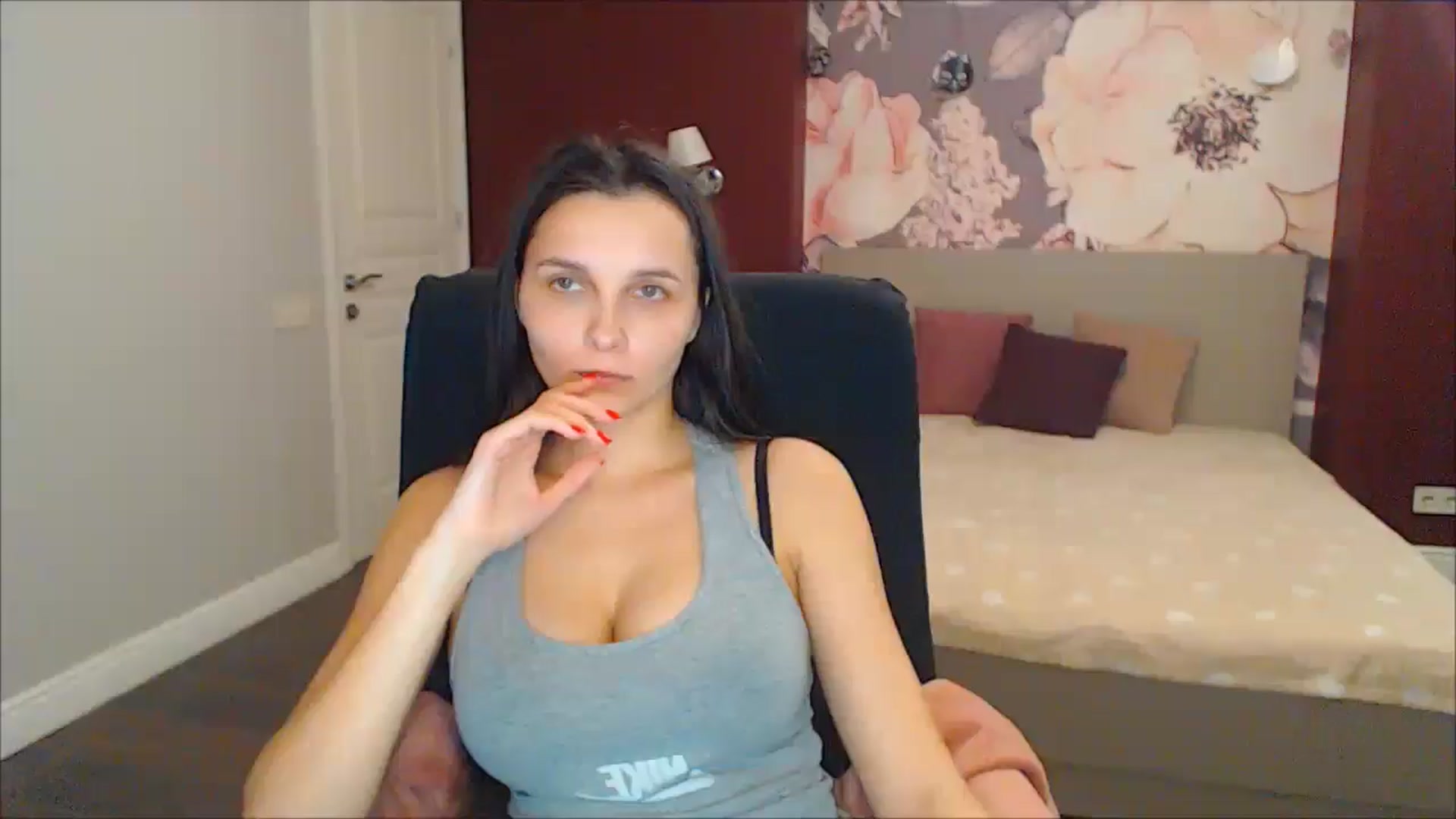 Gallery image thumbnail from Karina_Mils's myfreecams stream on, 02/10/2025, 14:36 image 13 of 20