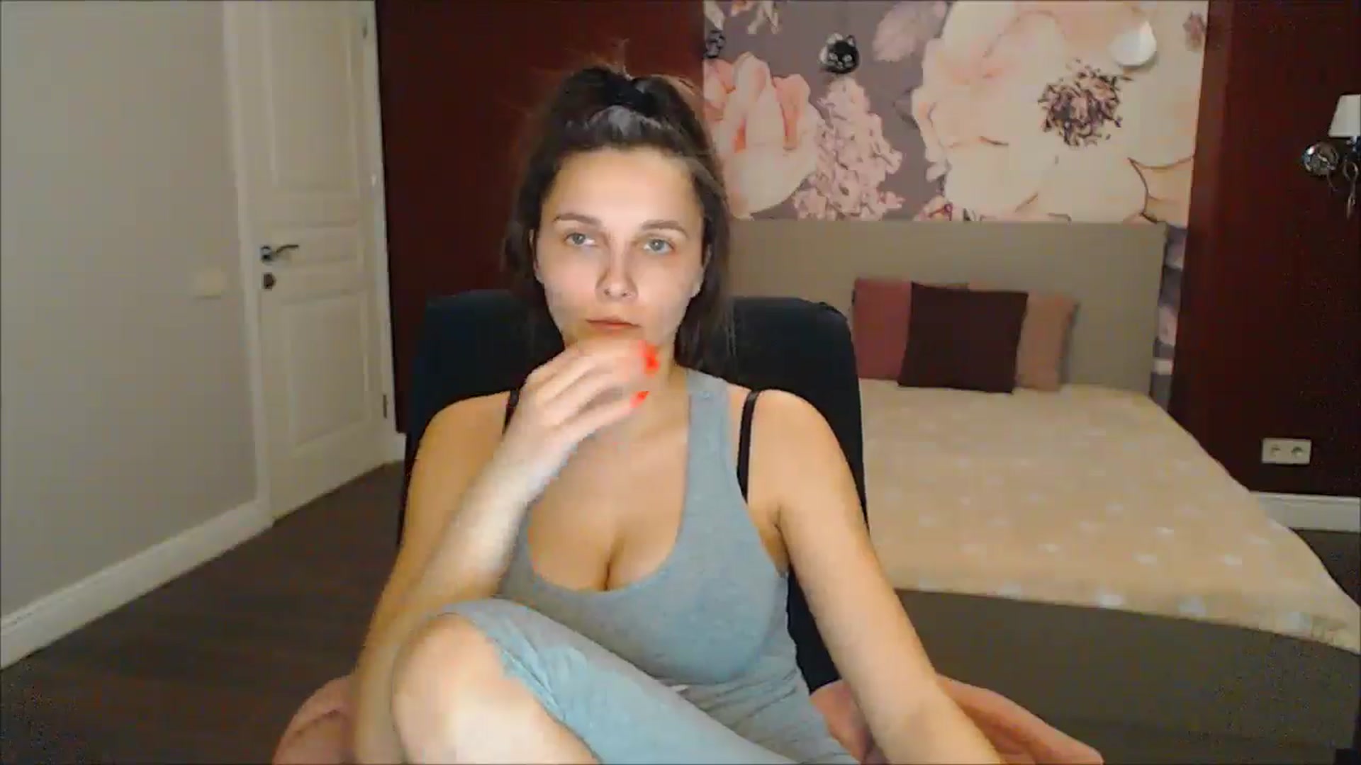 Gallery image thumbnail from Karina_Mils's myfreecams stream on, 02/14/2025, 17:48 image 3 of 20
