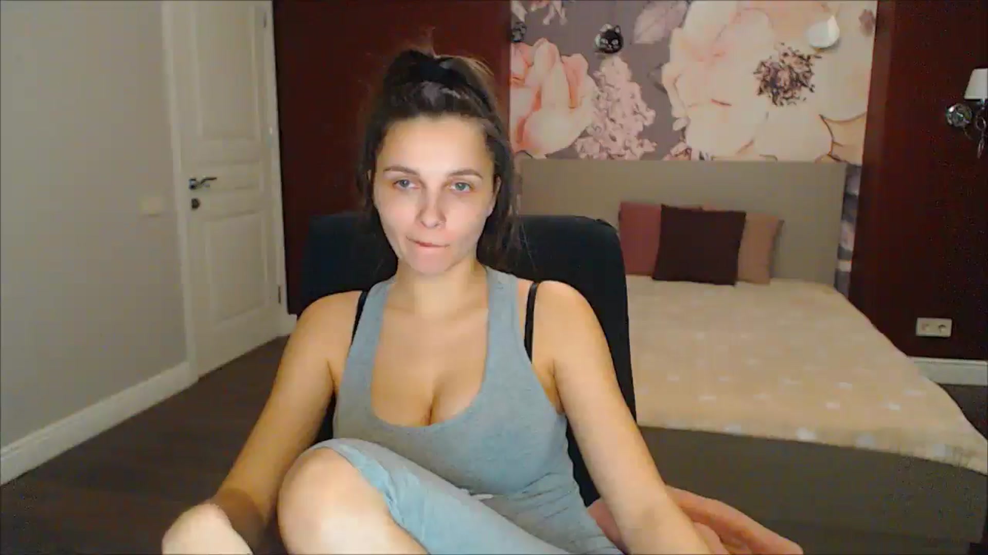 Gallery image thumbnail from Karina_Mils's myfreecams stream on, 02/14/2025, 17:48 image 6 of 20