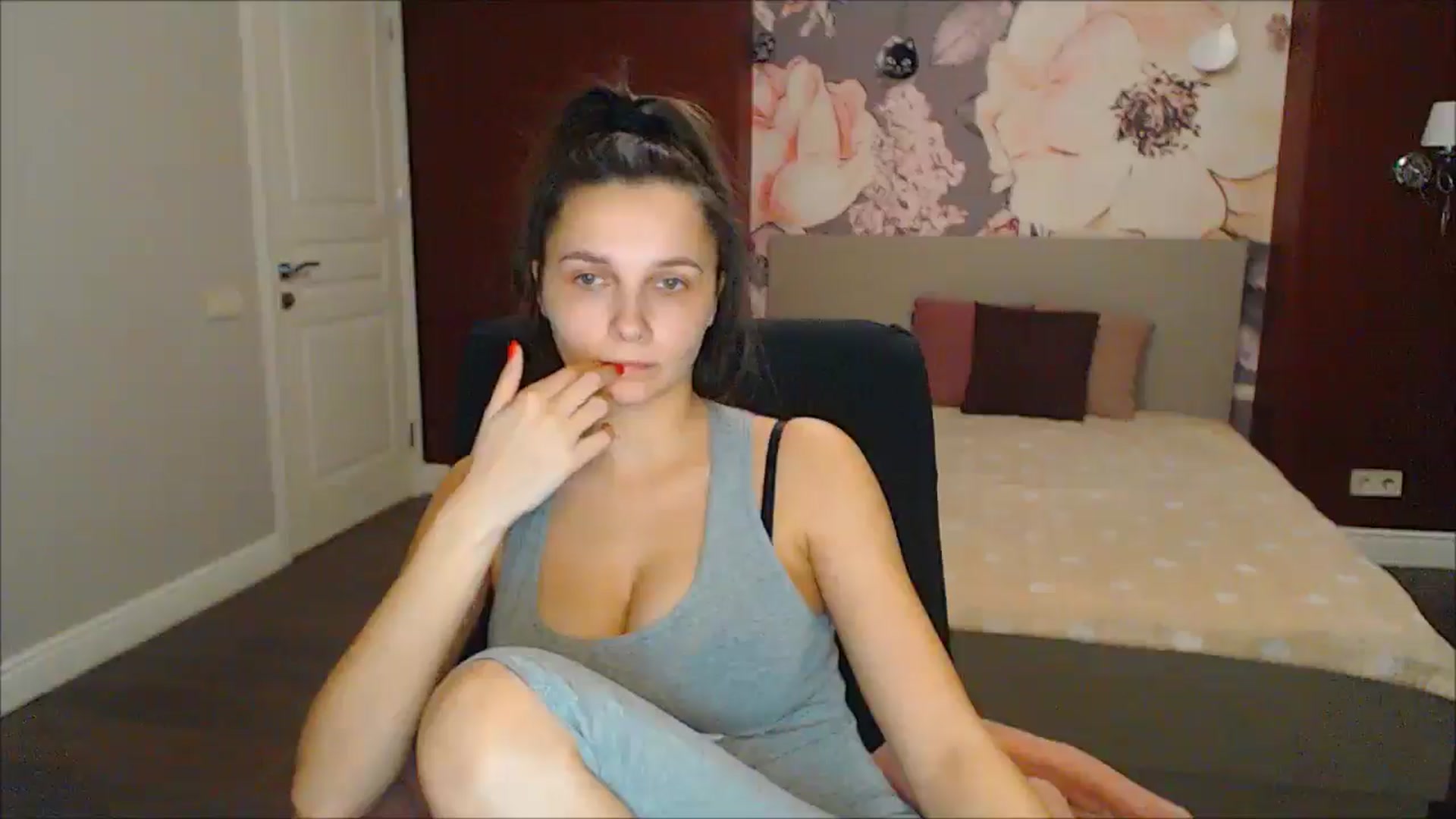 Gallery image thumbnail from Karina_Mils's myfreecams stream on, 02/14/2025, 17:48 image 8 of 20