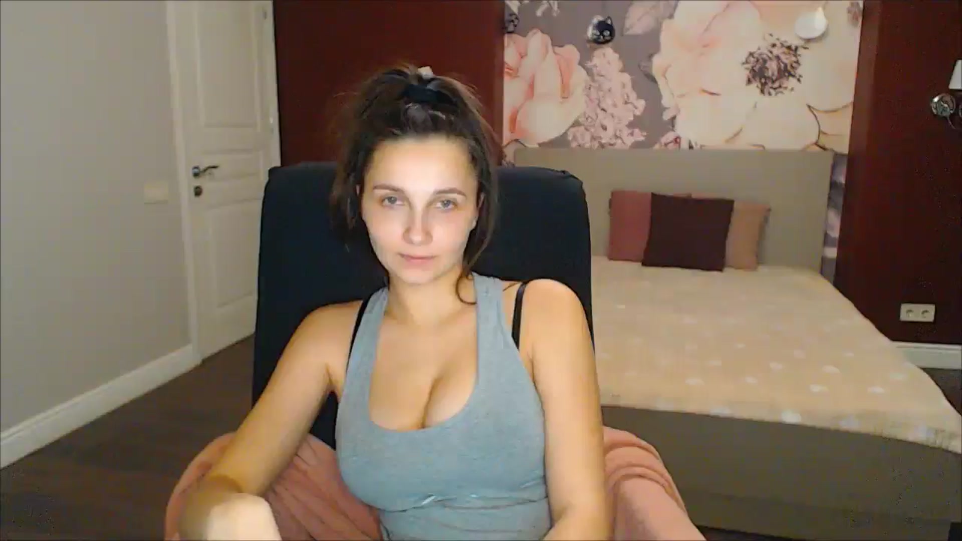 Gallery image thumbnail from Karina_Mils's myfreecams stream on, 02/14/2025, 18:56 image 9 of 20