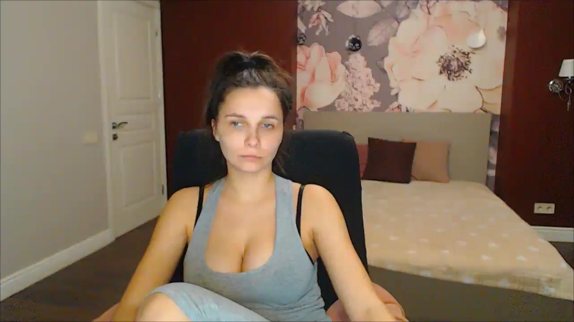 Gallery image thumbnail from Karina_Mils's myfreecams stream on, 02/15/2025, 16:35 image 15 of 20