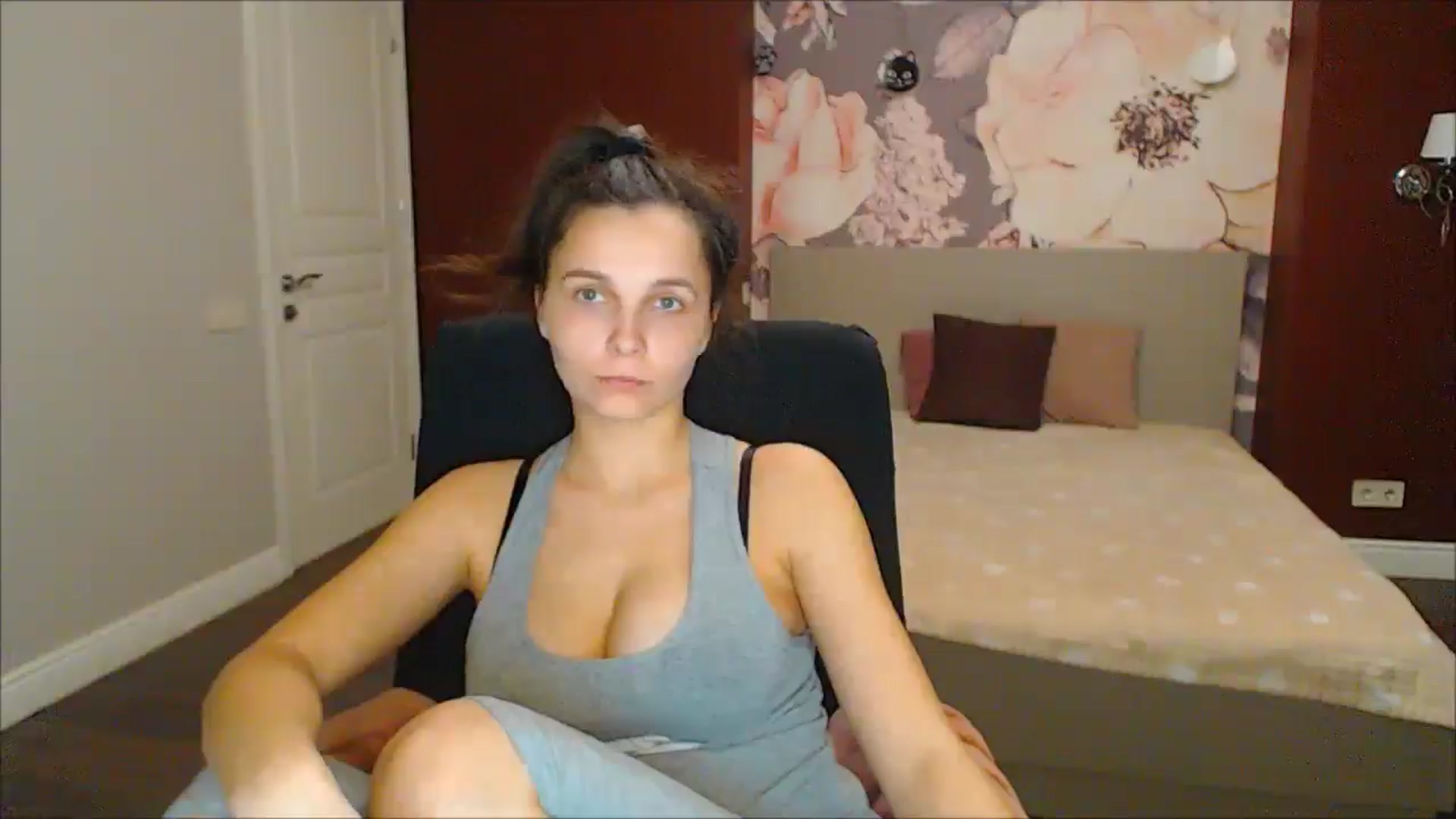 Gallery image thumbnail from Karina_Mils's myfreecams stream on, 02/15/2025, 16:35 image 10 of 20