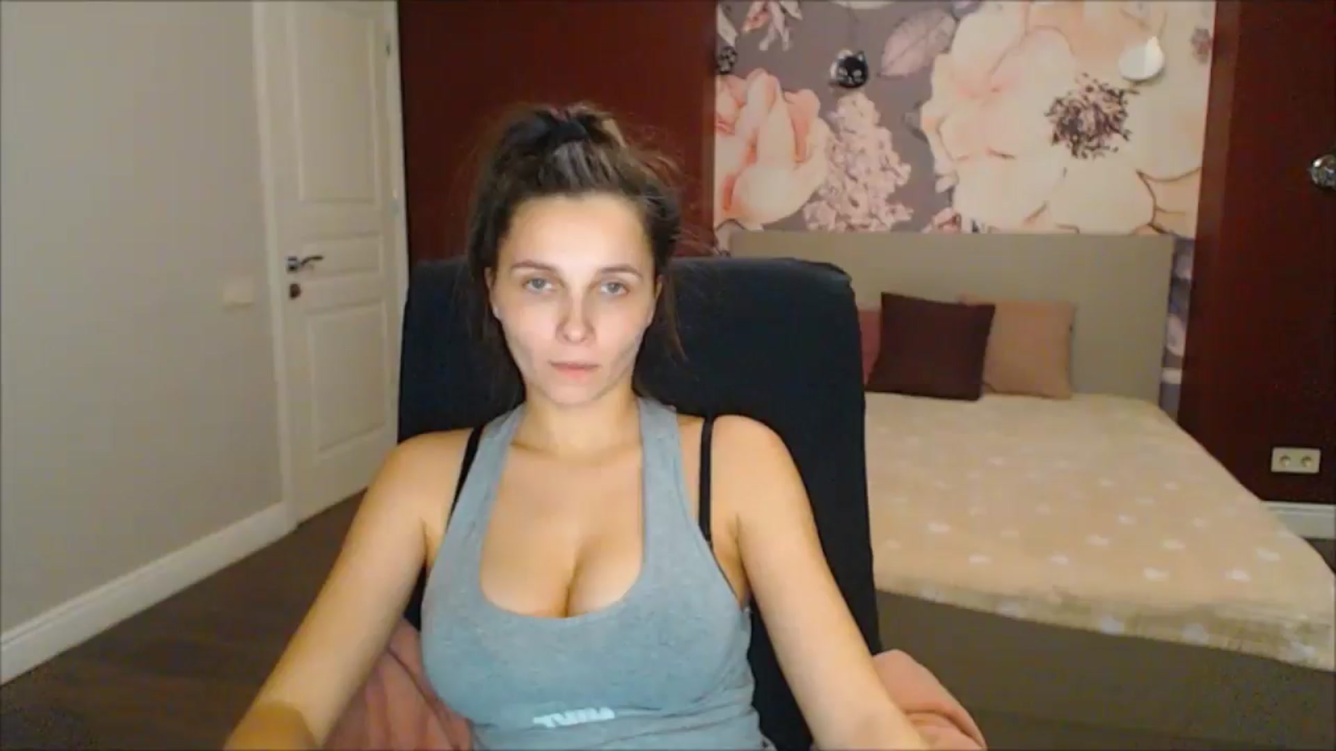 Gallery image thumbnail from Karina_Mils's myfreecams stream on, 02/15/2025, 18:29 image 15 of 20