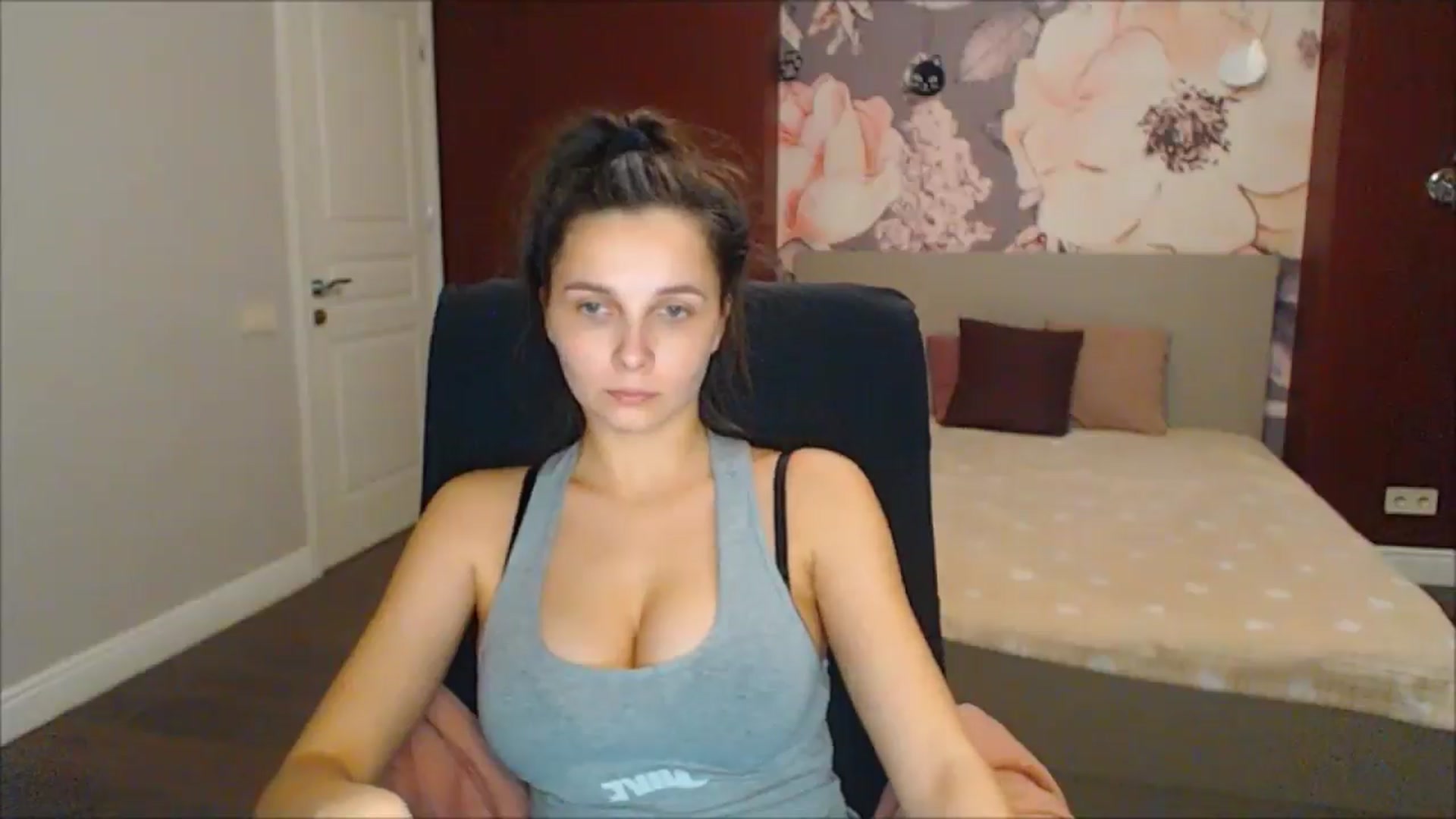 Gallery image thumbnail from Karina_Mils's myfreecams stream on, 02/15/2025, 18:29 image 3 of 20