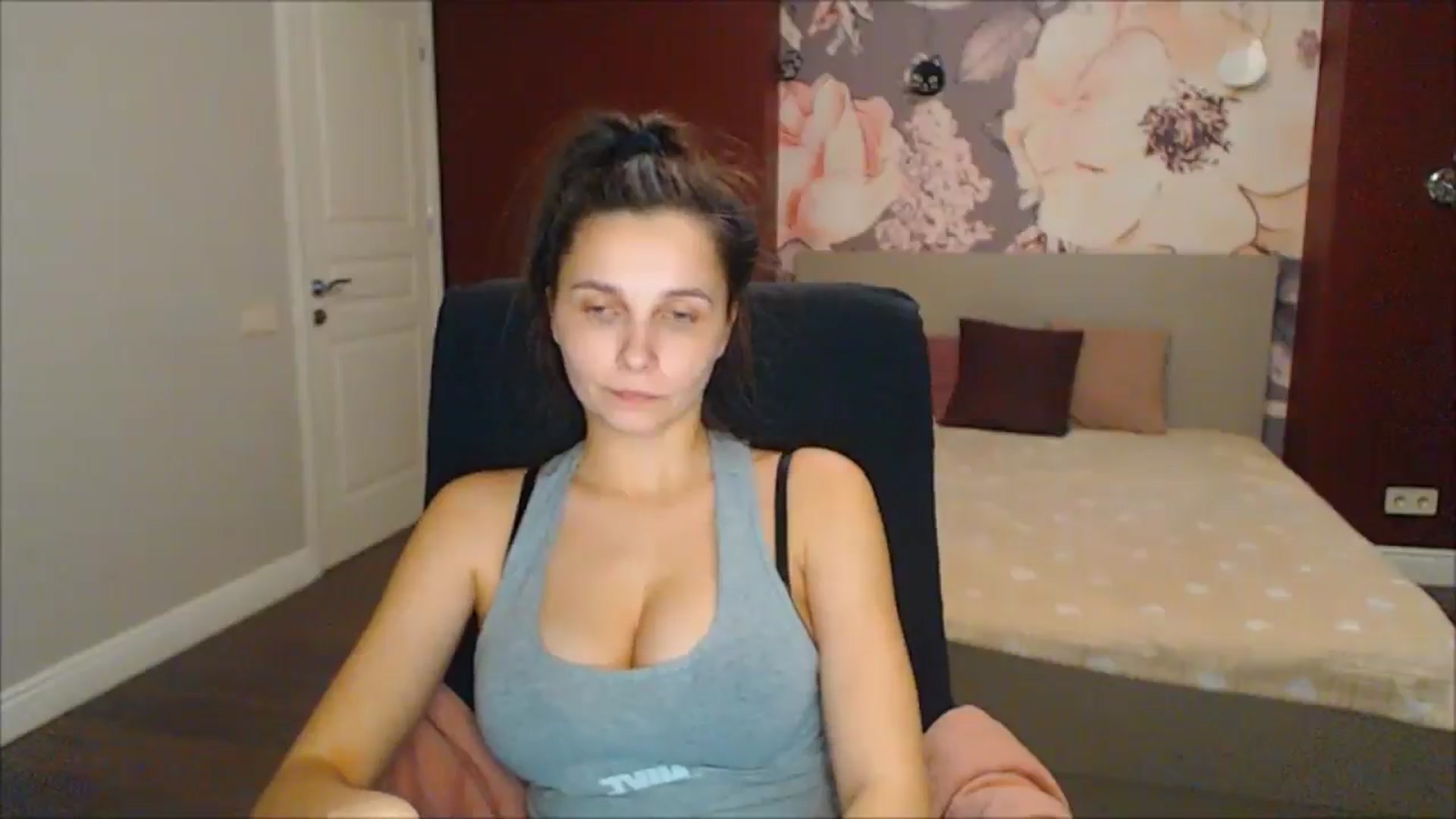 Gallery image thumbnail from Karina_Mils's myfreecams stream on, 02/15/2025, 18:29 image 6 of 20